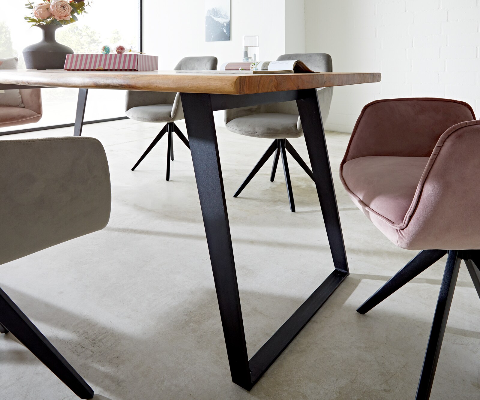 Eettafel Edge 180x90 XL acacia natuur metaal schuin Live-Edge 2 Eettafel Edge 180x90 XL acacia natuur metaal schuin Live-Edge 2