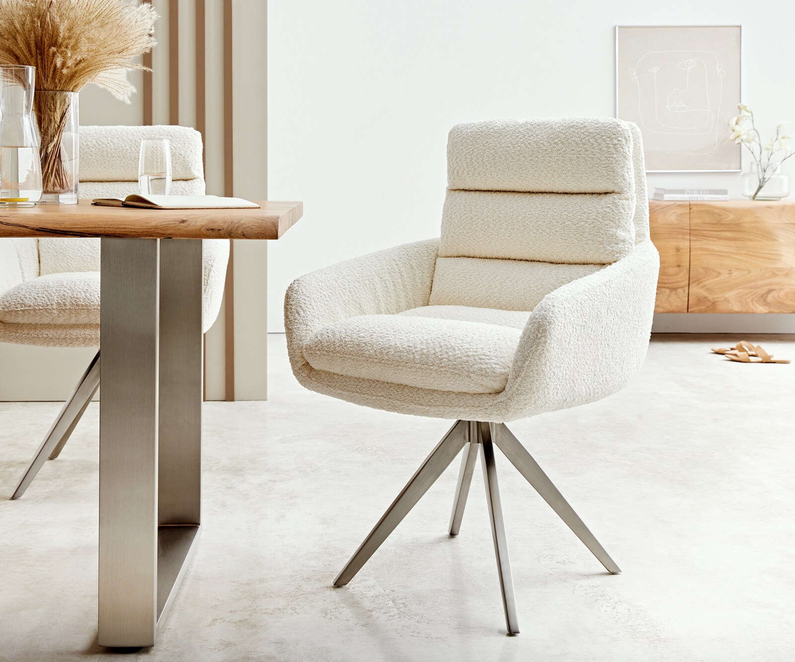 Eetkamerstoel Abelia-Flex met armleuning bouclé wit kruisframe hoekig roestvrij staal Eetkamerstoel Abelia-Flex met armleuning bouclé wit kruisframe hoekig roestvrij staal