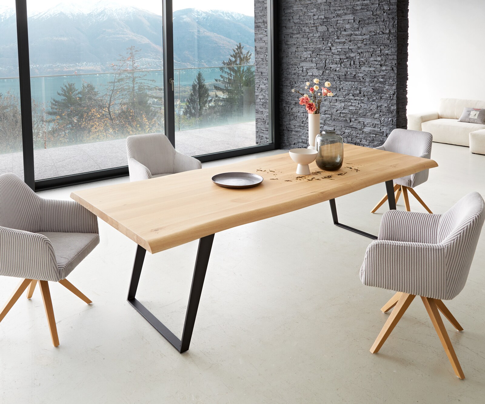 Eettafel Edge 260x100 eiken natuur metaal schuin zwart  Live-Edge 7
