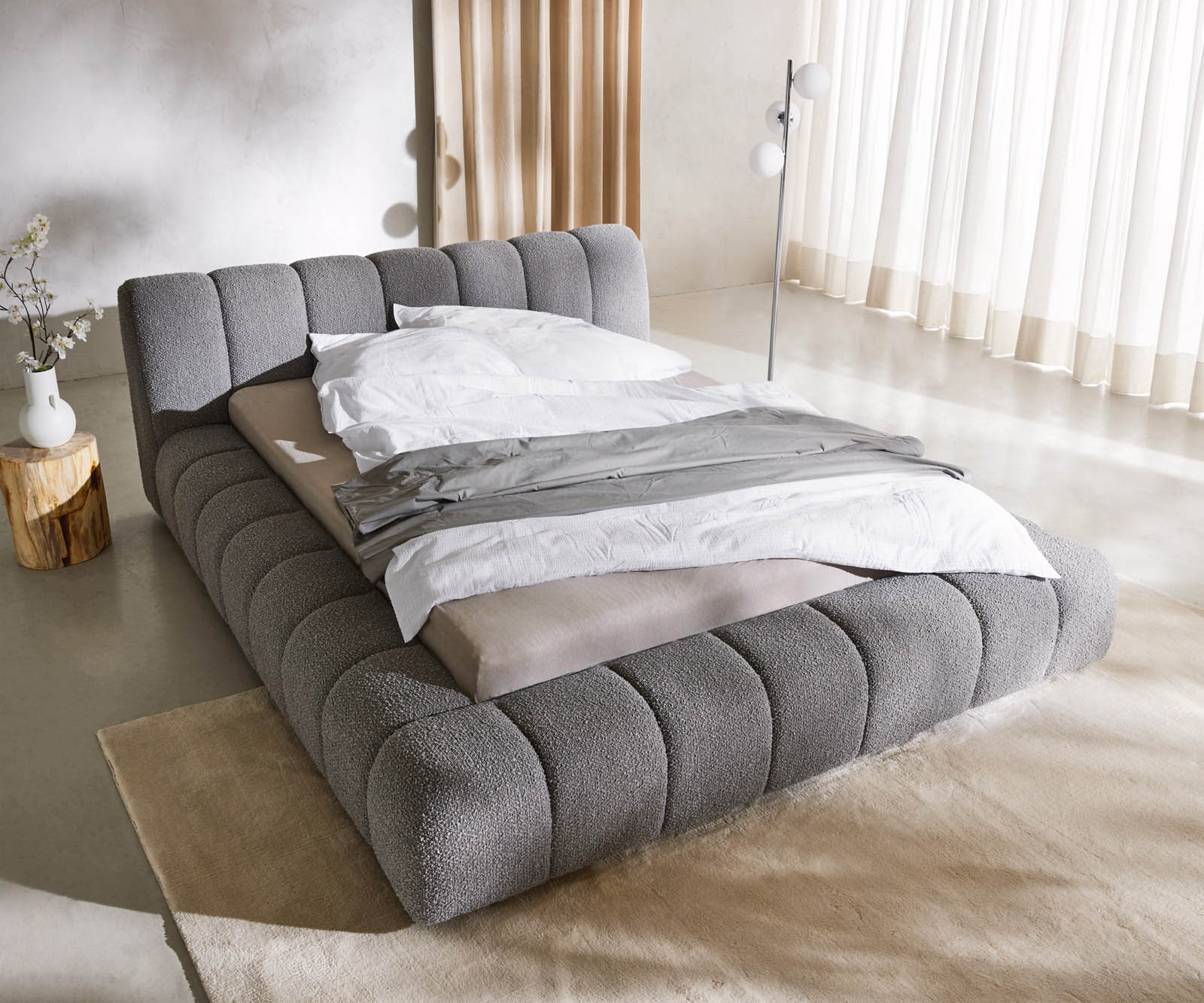 Cutio 140x200 cm bouclé zilvergrijs gestoffeerd bedframe 1