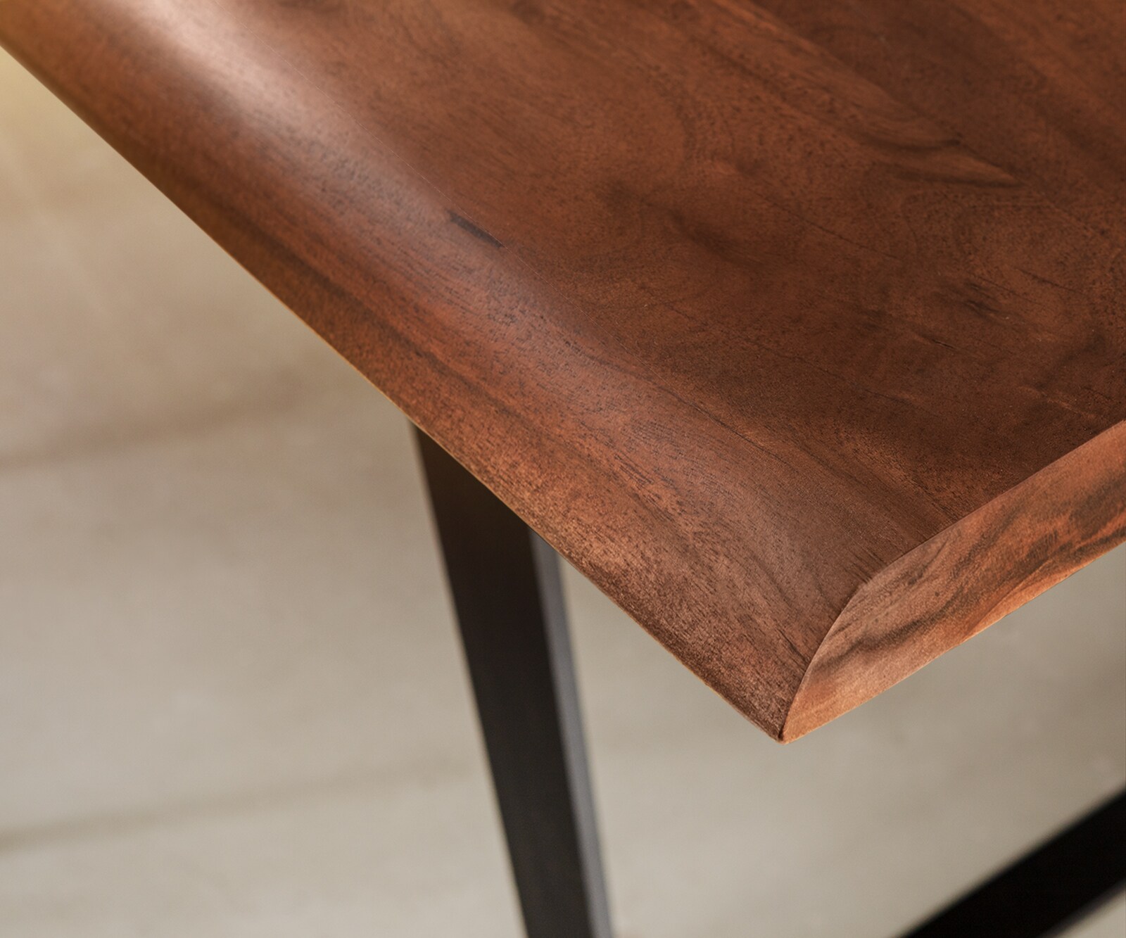 Eettafel Edge 300x100 XL acacia bruin metaal schuin Live-Edge 5