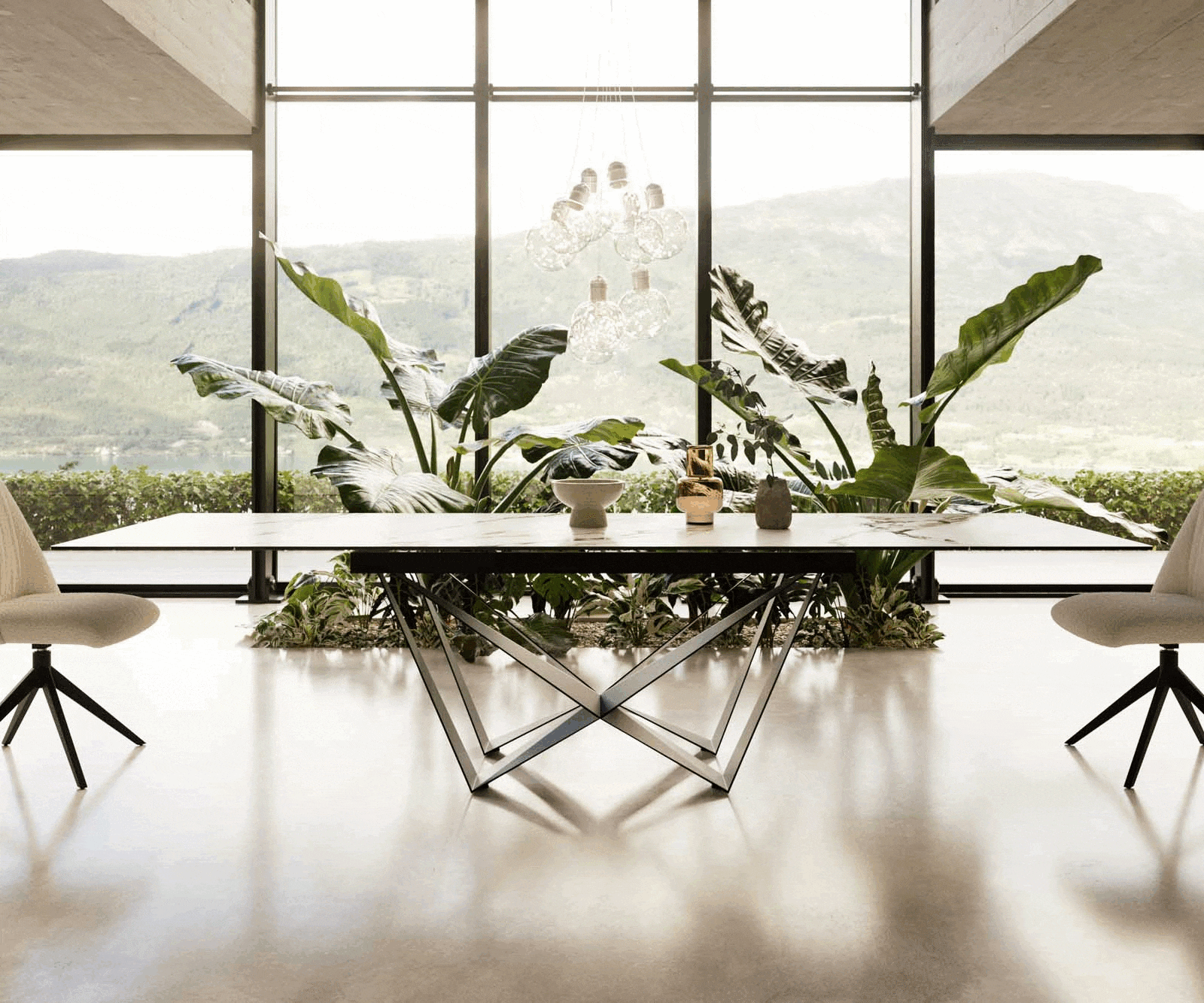 Eetkamertafel Edge 200-300x100 keramiek Calacatta Luxe wit-goud-grijs spider vlak staal zwart uitschuifbaar 1 Eetkamertafel Edge 200-300x100 keramiek Calacatta Luxe wit-goud-grijs spider vlak staal zwart uitschuifbaar 1