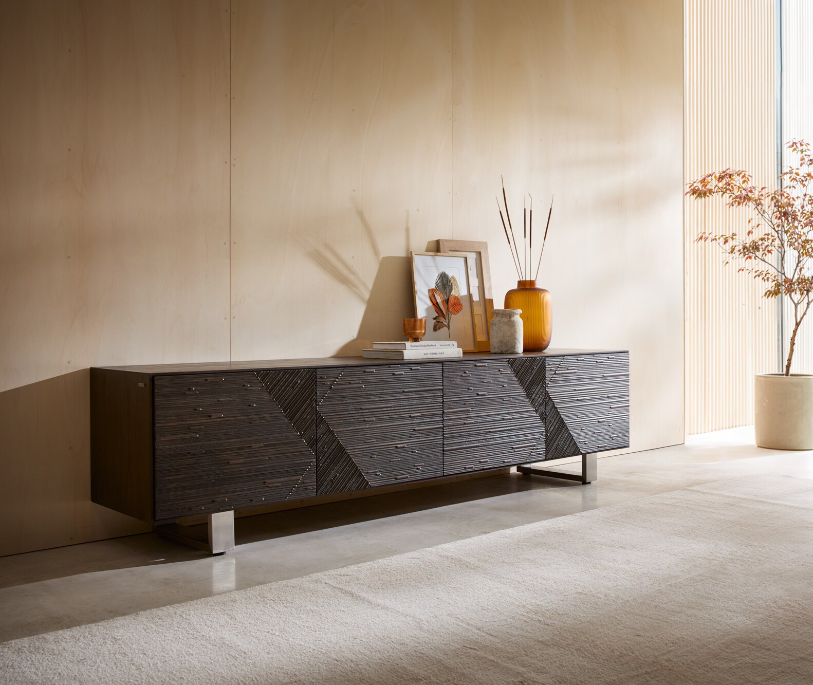 TV-meubel Tereos 220 cm donkerbruin essenhout 3D-effect 4 deuren glijvoeten van geborsteld RVS