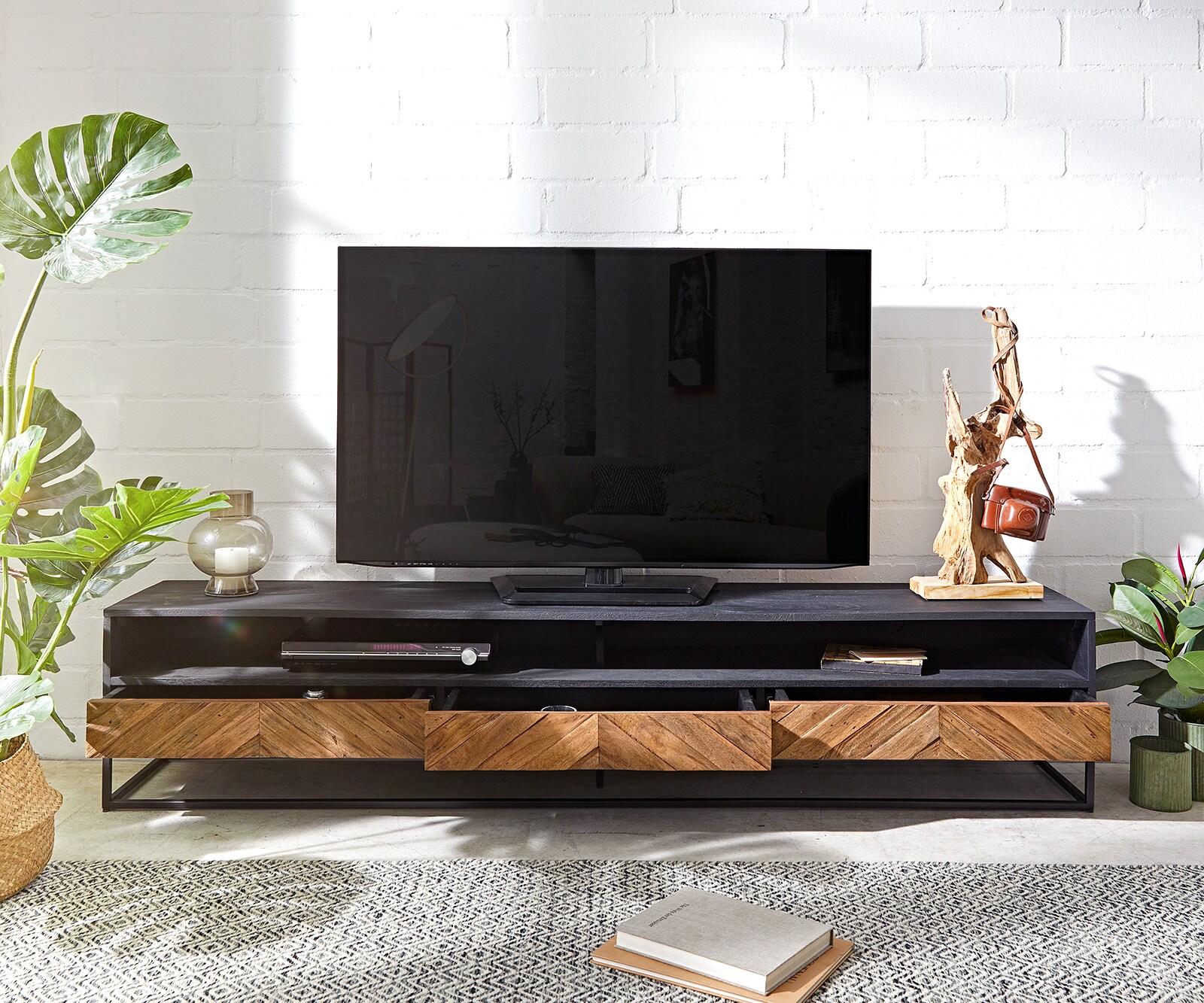 Tv-meubel Famke 200 cm mango teak 2 vakken 3 schuifladen 3