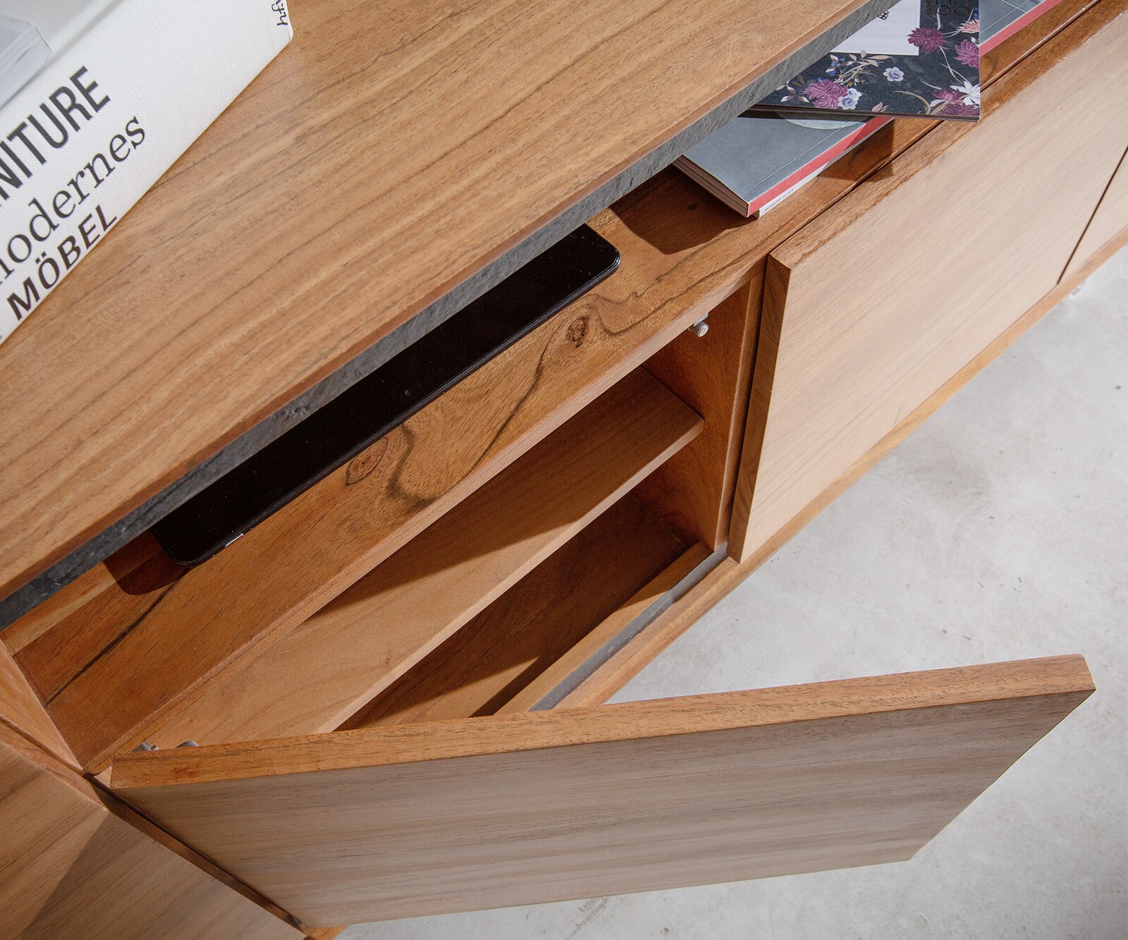 Dressoir Stonegrace 175 cm acacia natuur 4 deuren 1 legplank steenfineer V-poot 4
