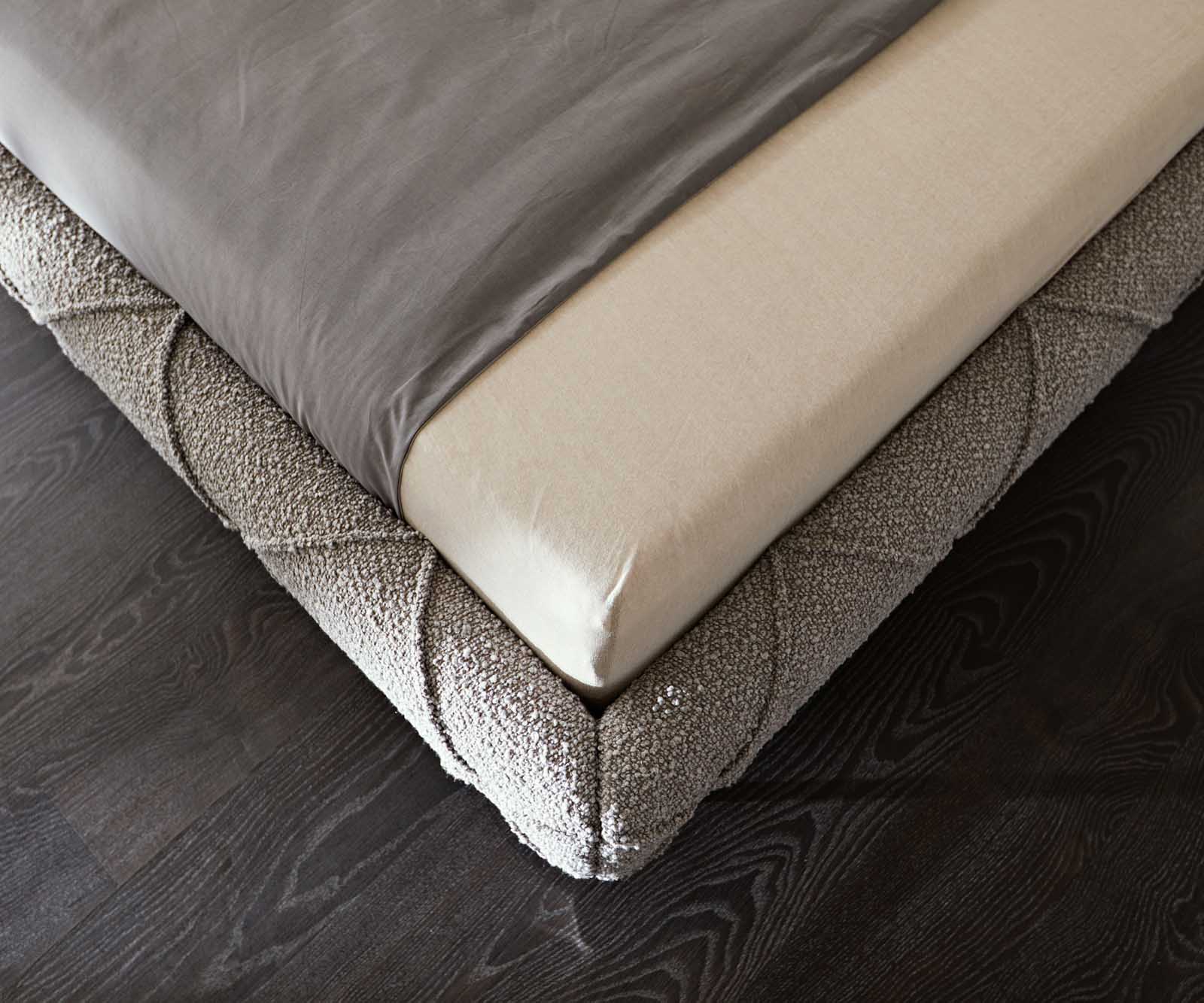 Bedframe Nayara 140x200 cm bouclé zilvergrijs gestoffeerd 6 Bedframe Nayara 140x200 cm bouclé zilvergrijs gestoffeerd 6