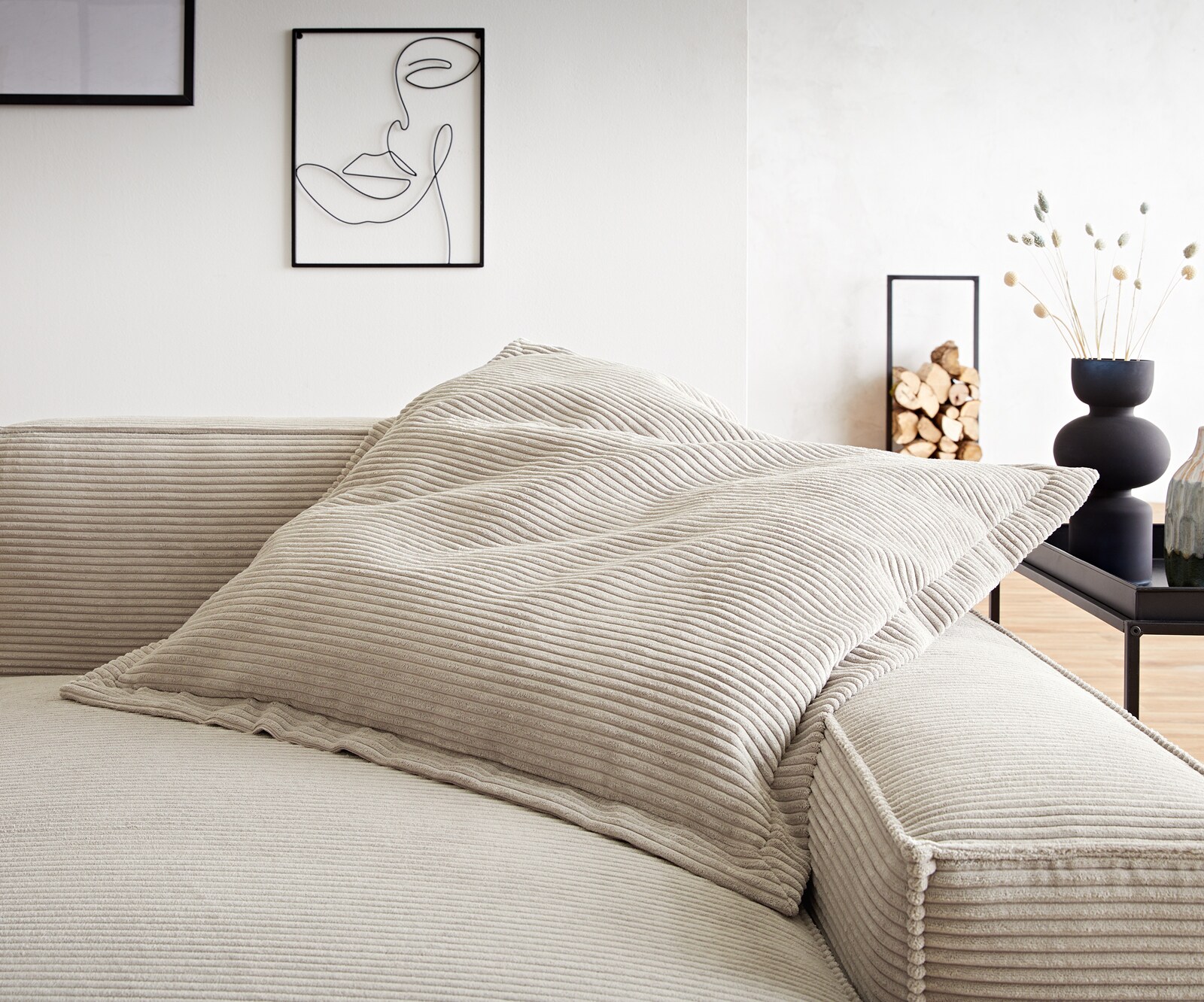 Sierkussen Sirpio 70x70 corduroy beige 2