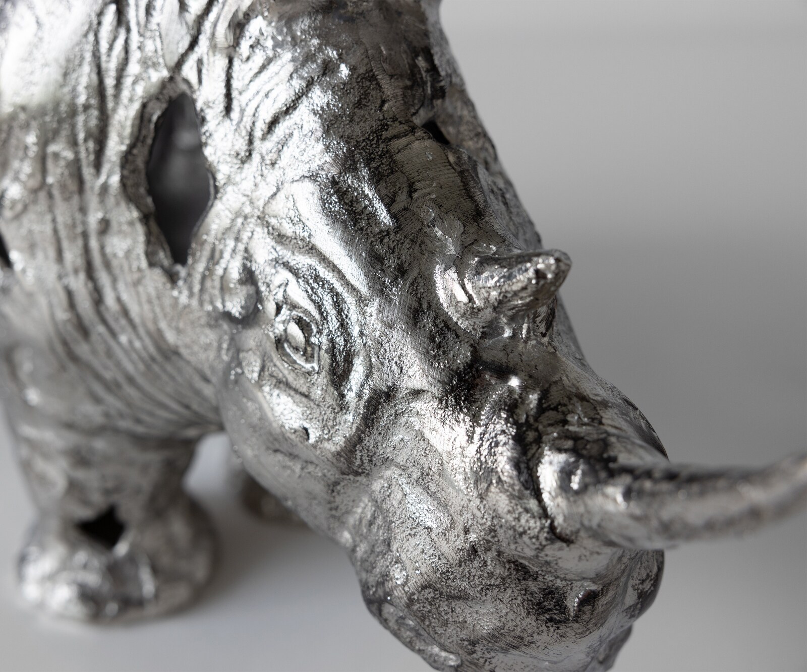 Beeldje Rinoro B53 x D19 x H30 cm Aluminium Platin Handgemaakt 3