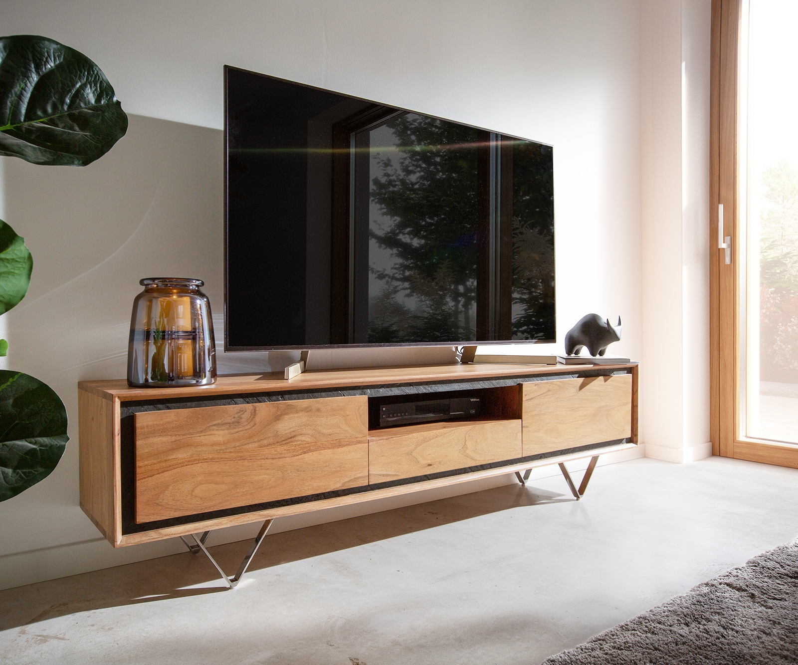 Tv-meubel Stonegrace 175 cm acacia natuur 2 deuren 1 legplank 1 lade steenfineer V-poot Tv-meubel Stonegrace 175 cm acacia natuur 2 deuren 1 legplank 1 lade steenfineer V-poot