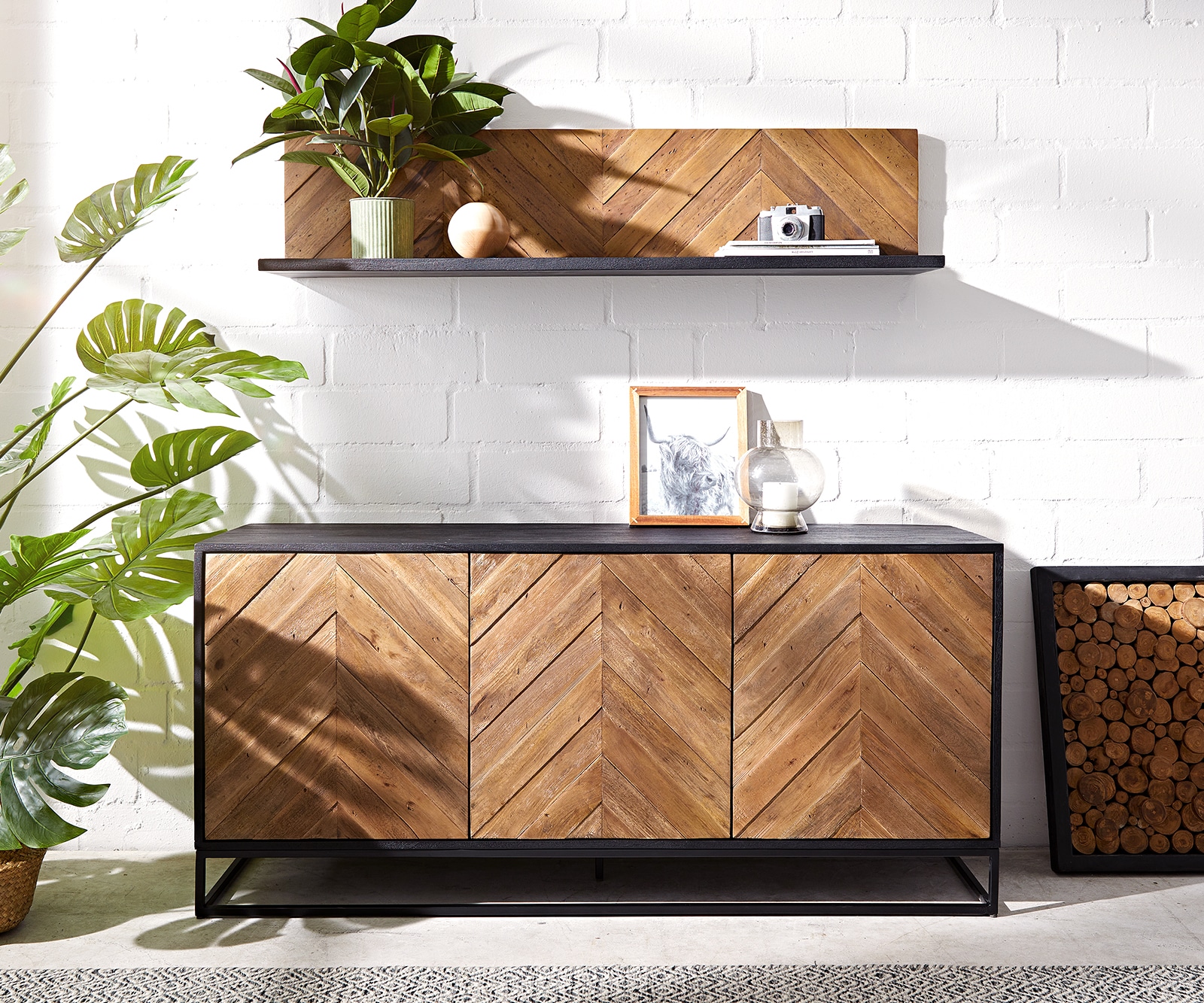 Dressoir Famke 145 cm mango teak 3 deuren  1 Dressoir Famke 145 cm mango teak 3 deuren  1