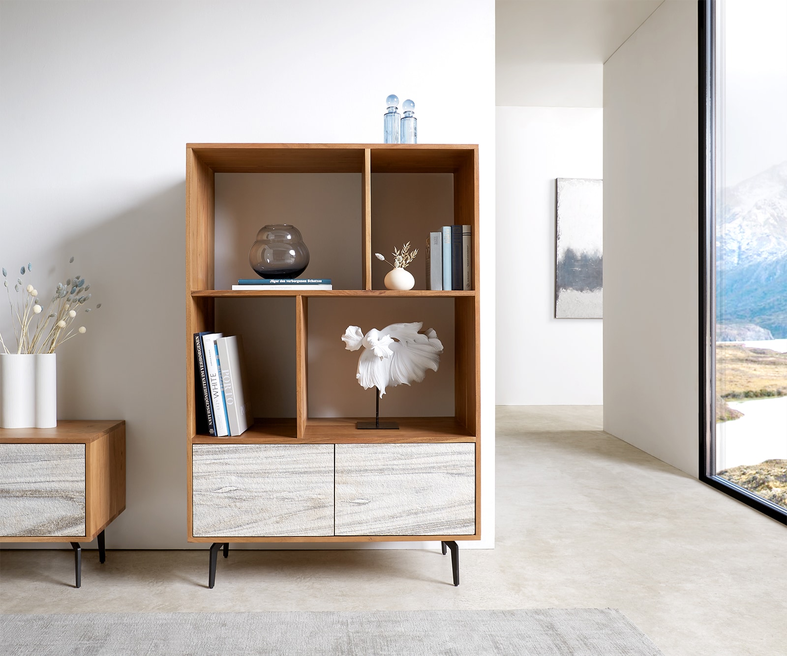 Boekenkast Kleo 90x130 cm acacia natuur 2 deurs hoekonderstel metaal zwart 1 Boekenkast Kleo 90x130 cm acacia natuur 2 deurs hoekonderstel metaal zwart 1