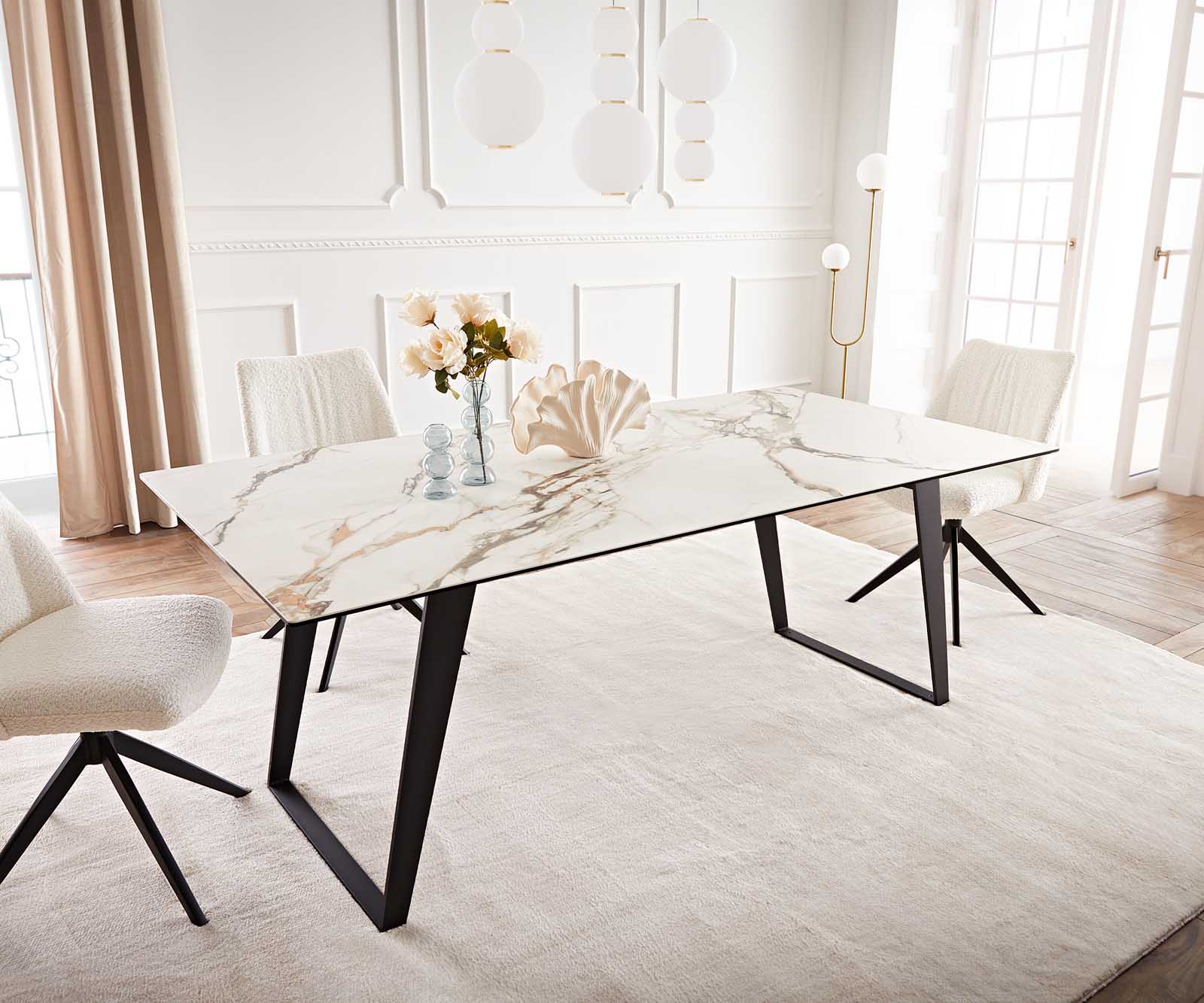 Eetkamertafel Edge 200x100 keramiek Calacatta Luxe wit-goud-grijs metaal schuin zwart 1