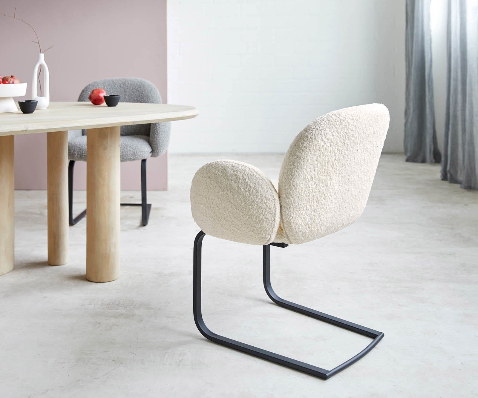 Sledemodel Nube-Flex met armleuning bouclé wit sledemodel vlak zwart pocketveer kern 4