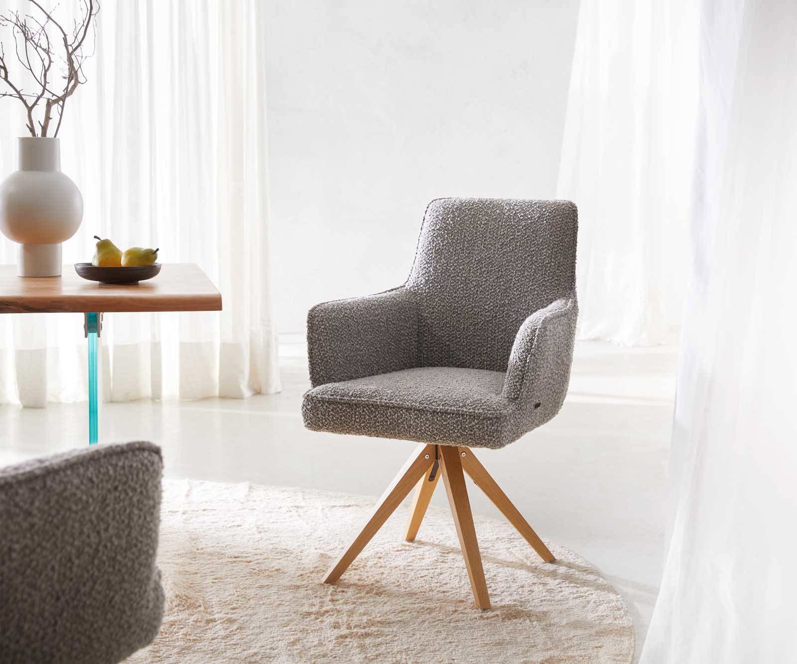 Draaistoel Heira-Flex met armleuning bouclé zilver grijs houten frame hoekig natuur 180° draaibaar pocketveer kern Draaistoel Heira-Flex met armleuning bouclé zilver grijs houten frame hoekig natuur 180° draaibaar pocketveer kern