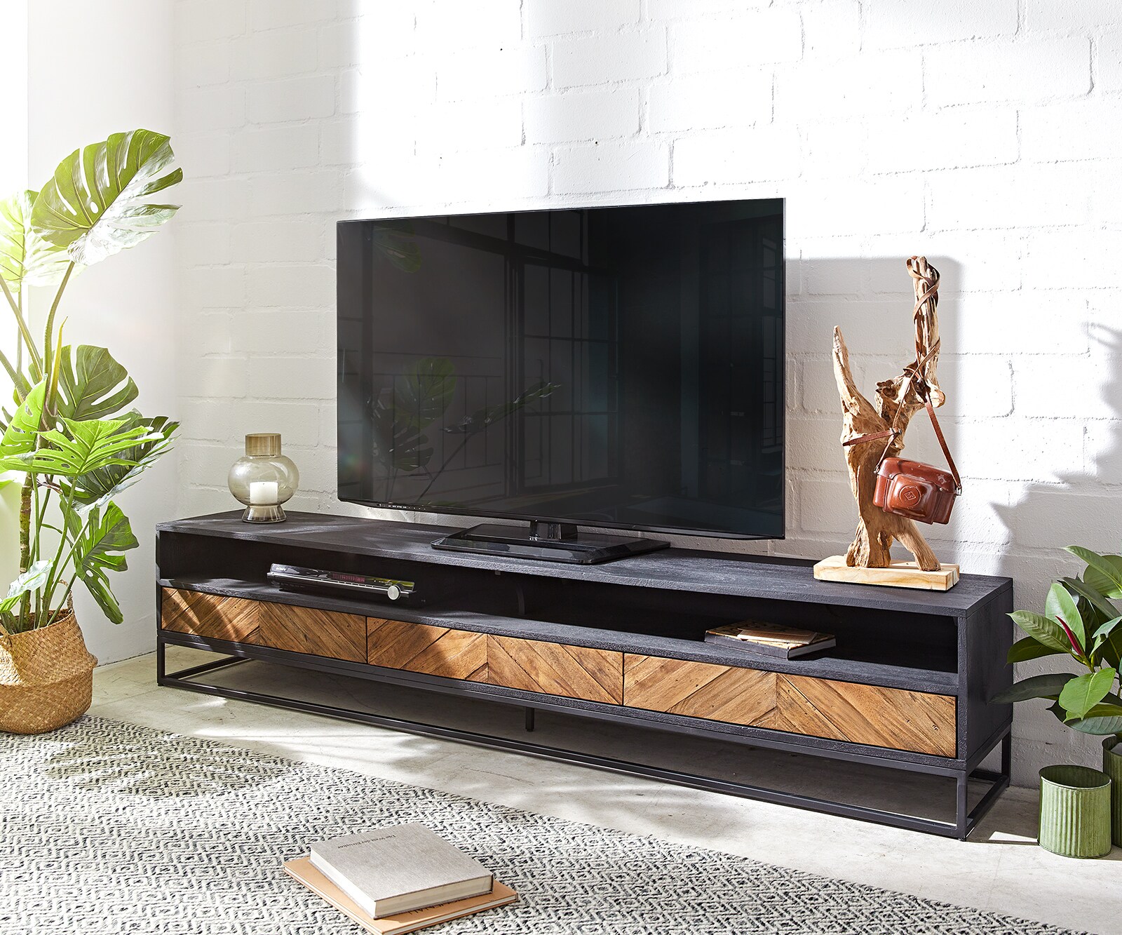 Tv-meubel Famke 200 cm mango teak 2 vakken 3 schuifladen