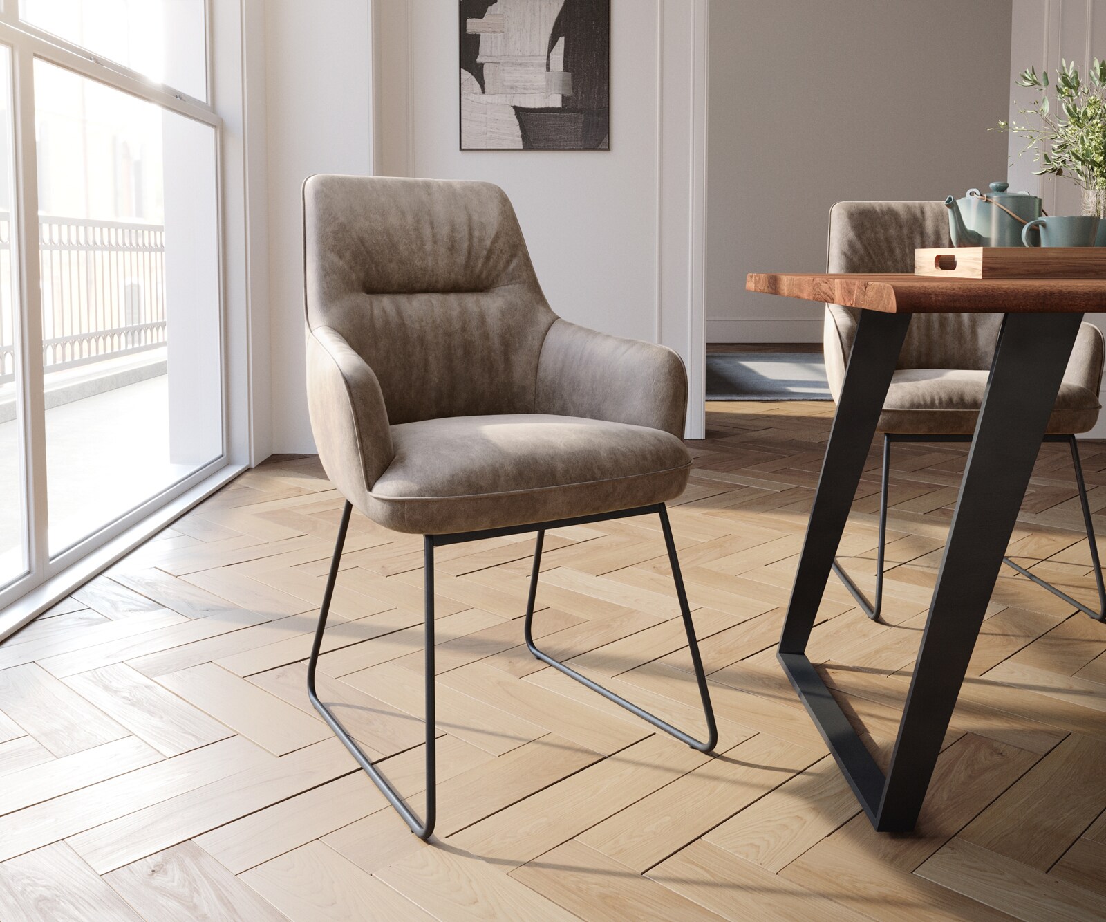 Eetkamerstoel Zelia-Flex met armleuning microvelours taupe vintage slipframe zwart pocketveer kern