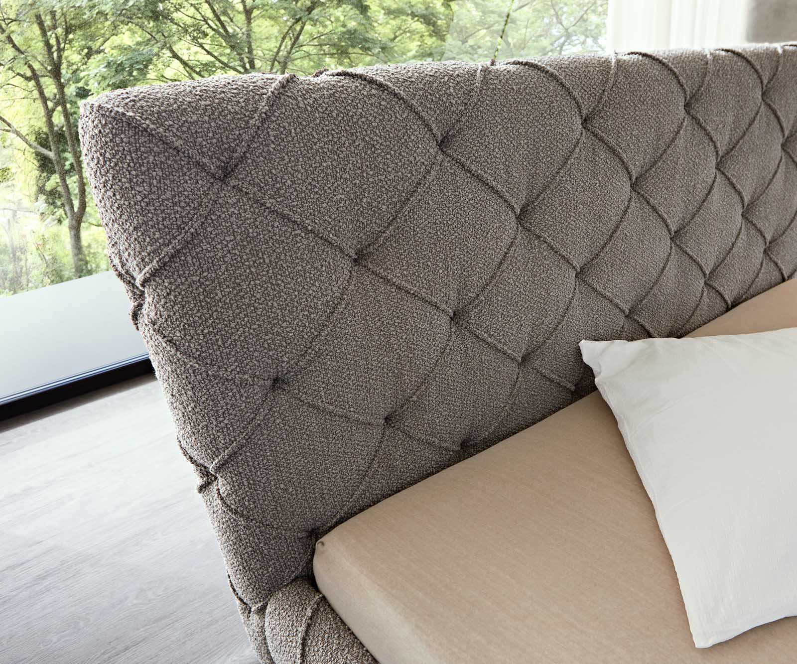 Bedframe Nayara 140x200 cm bouclé zilvergrijs gestoffeerd 5 Bedframe Nayara 140x200 cm bouclé zilvergrijs gestoffeerd 5