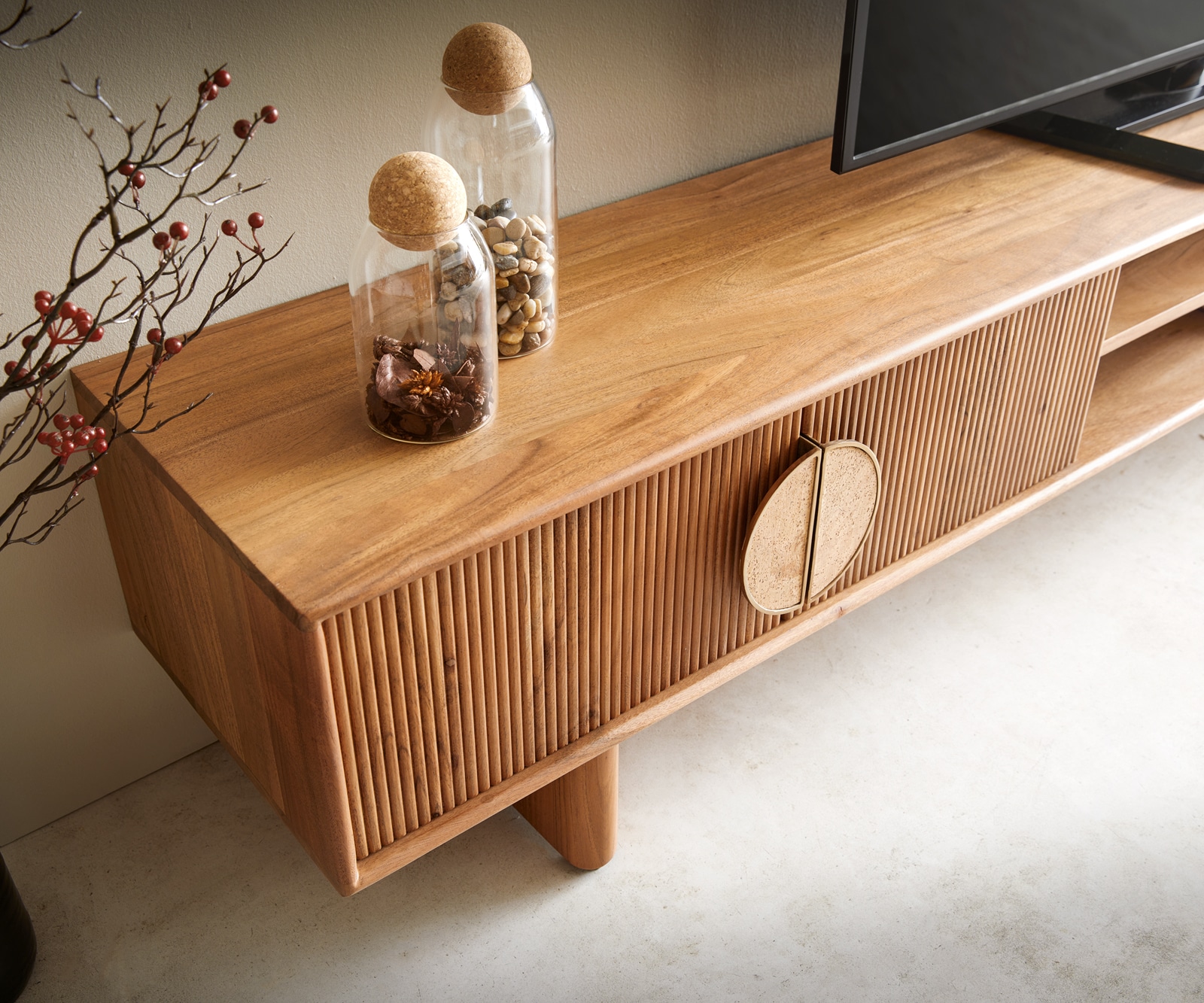 Tv-meubel Surimu 240 cm acacia lichtbruin 4 deuren 2 vakken kurk handvat houten poten 6 Tv-meubel Surimu 240 cm acacia lichtbruin 4 deuren 2 vakken kurk handvat houten poten 6