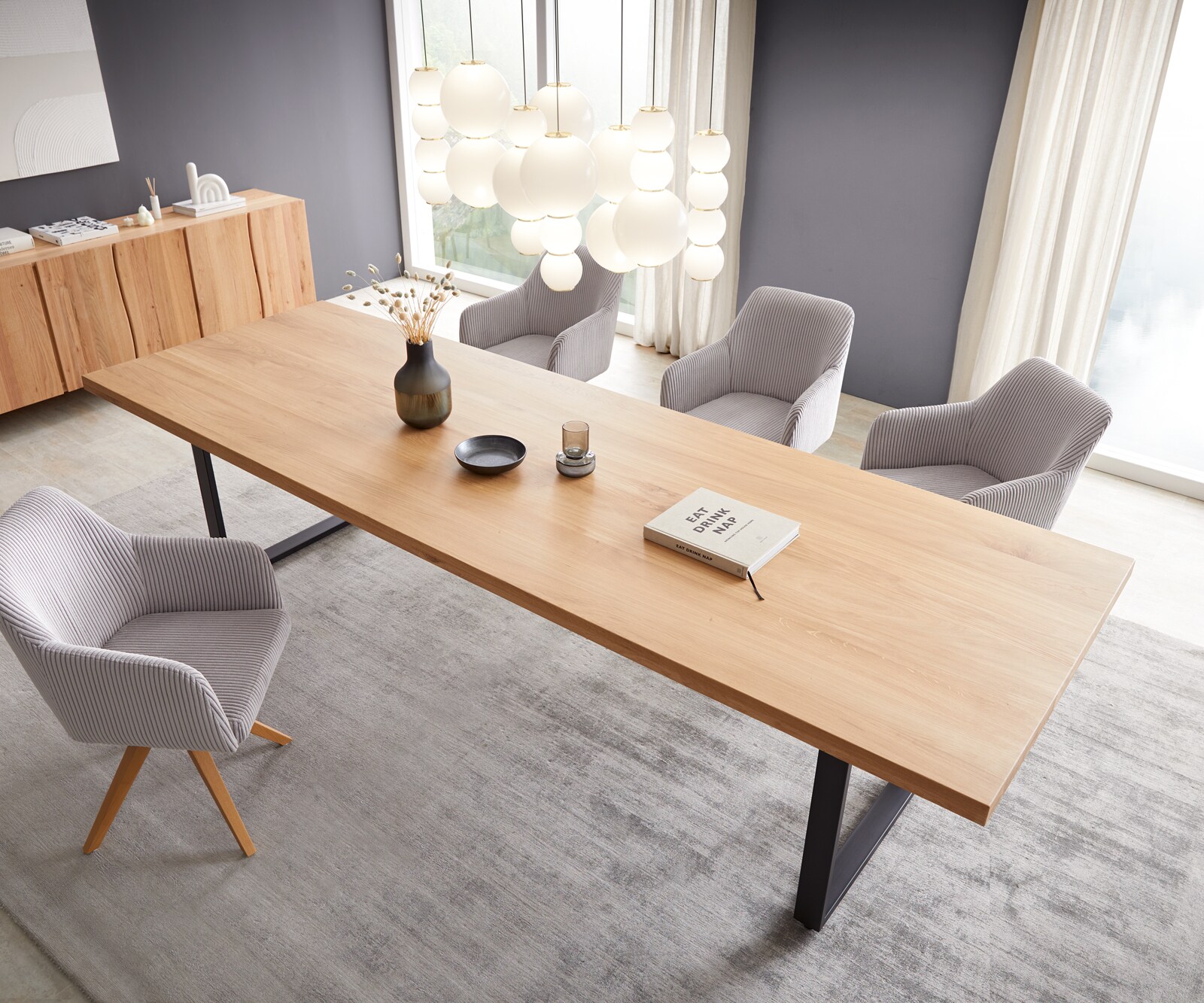 Eettafel Edge 300x100 eiken natuur skid zwart 3 Eettafel Edge 300x100 eiken natuur skid zwart 3