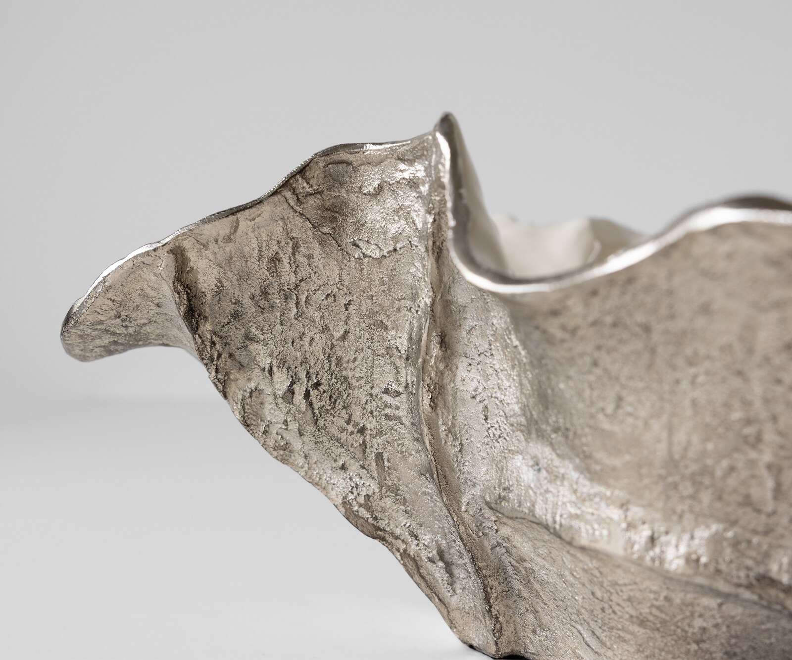 Schaal Liora B52 x D51 x H21 cm Aluminium Platin Opal Handgemaakt 4