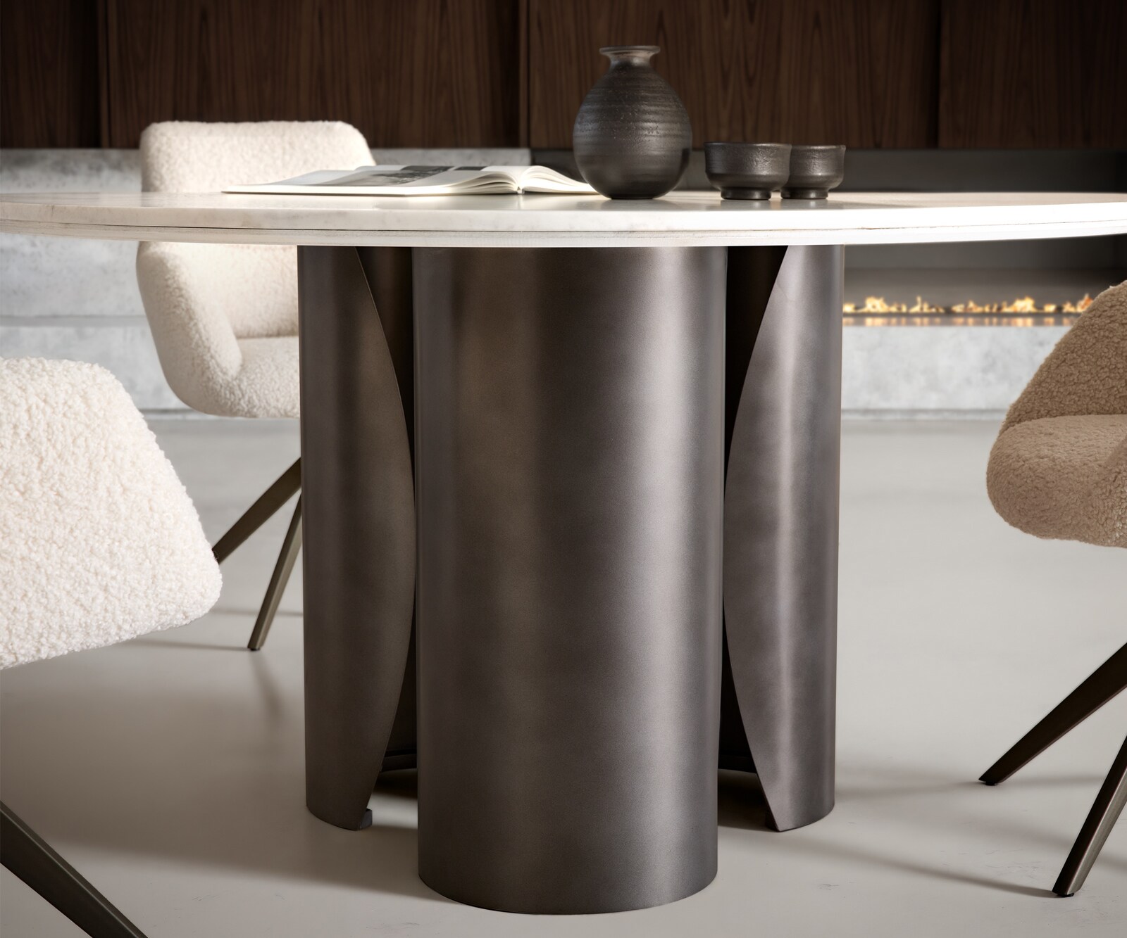 Eettafel Adenza rond 140x140 cm marmer wit metaal zwart antiek 3