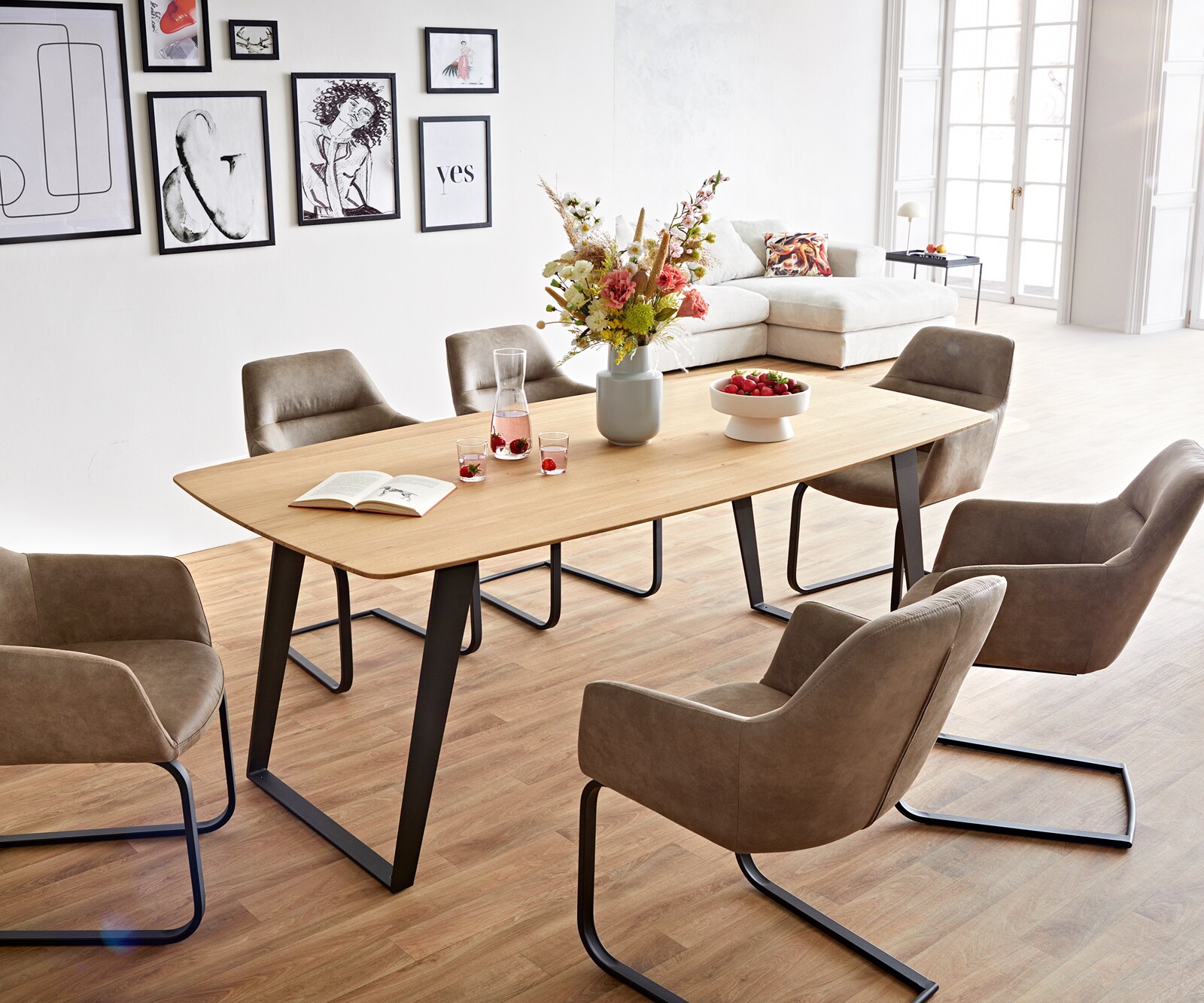 Eettafel Edge Boot 200x100x2,5-3 eiken natuur metaal schuin zwart  Schweizer Kante 7