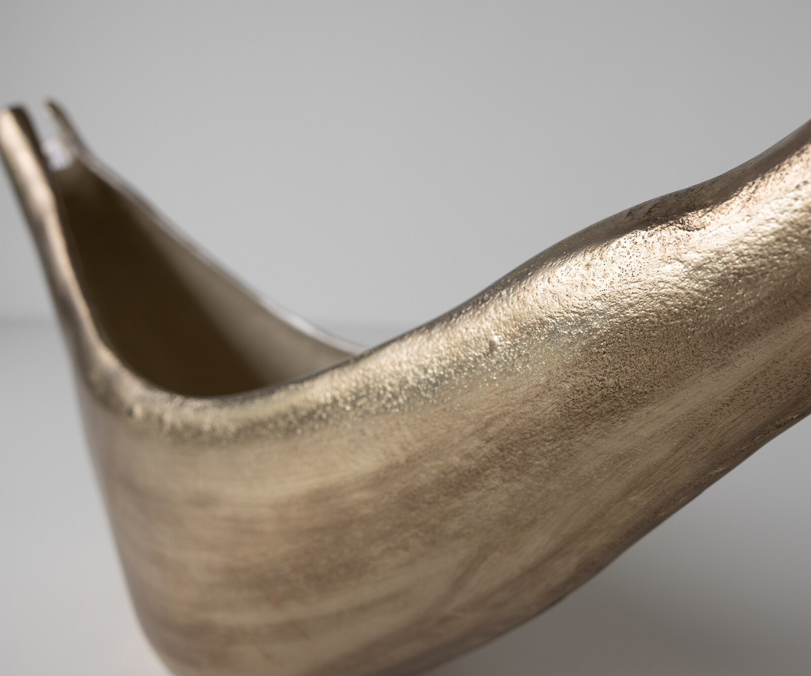 Sculptuur Navira B77 x D17 x H31 cm Aluminium Champagner Ivory Handgemaakt 2