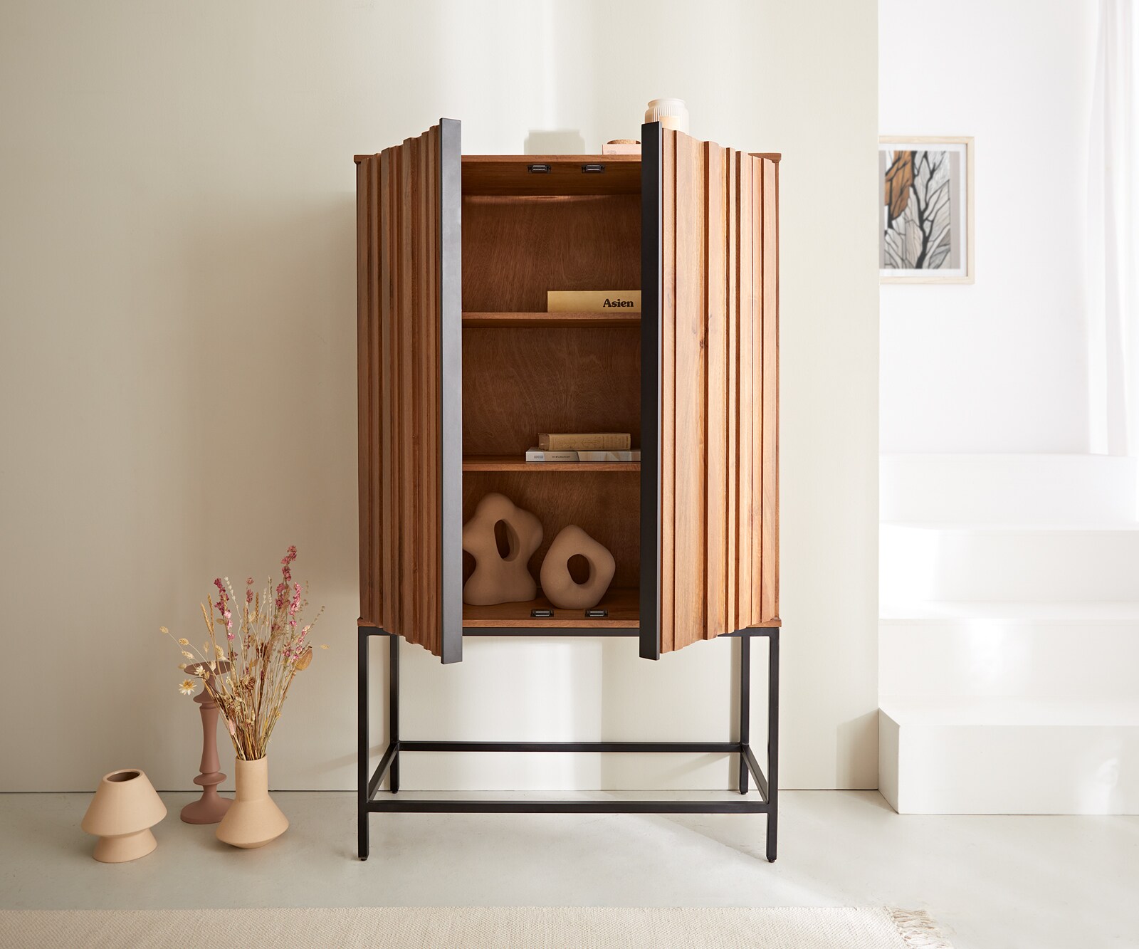 Highboard Sivela 90x150 cm mangobruin metaal zwart 2 deuren 3 Highboard Sivela 90x150 cm mangobruin metaal zwart 2 deuren 3