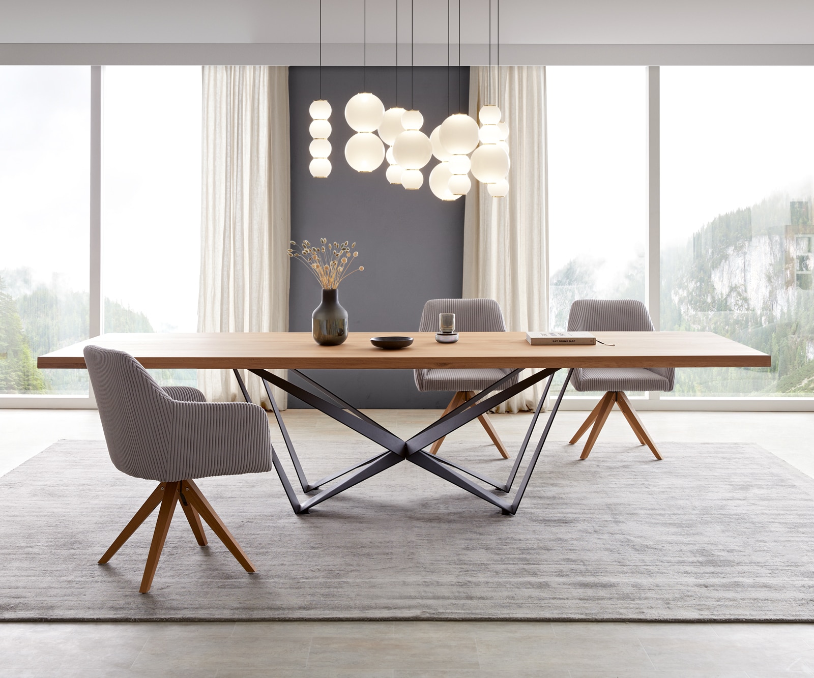 Eettafel Edge 300x100 eiken natuur Spider staal  zwart Eettafel Edge 300x100 eiken natuur Spider staal  zwart