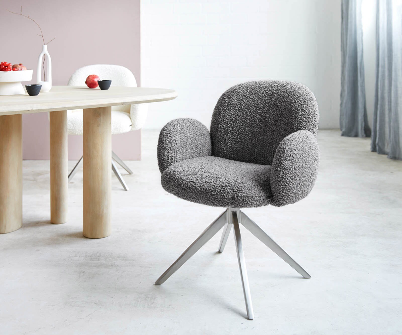 Draaistoel Nube-Flex met armleuning bouclé zilver grijs kruisframe breed roestvrij staal 360° draaibaar pocketveer kern