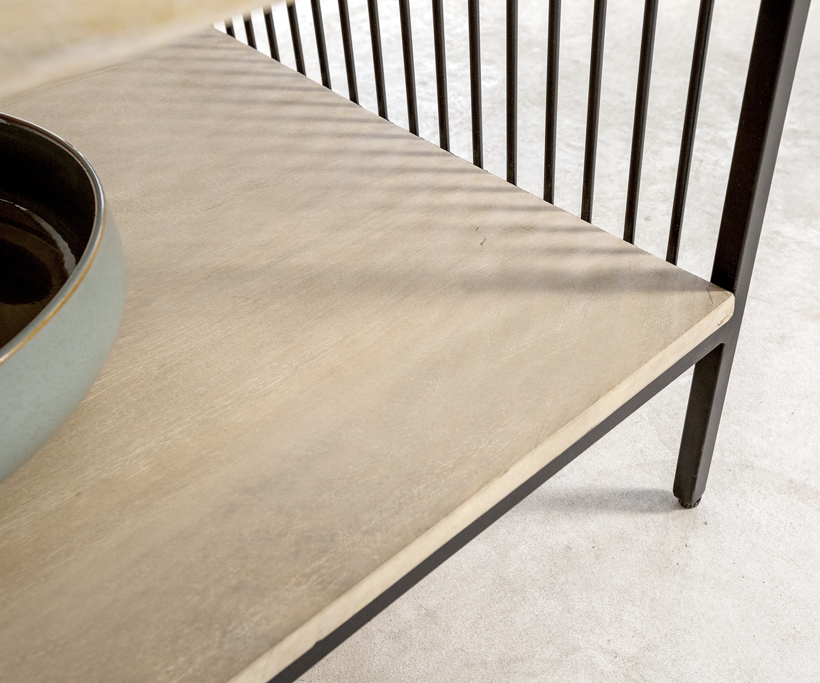 Salontafel Libina 120x60 cm Mango White Wash metaal zwart 2 laden 5 Salontafel Libina 120x60 cm Mango White Wash metaal zwart 2 laden 5