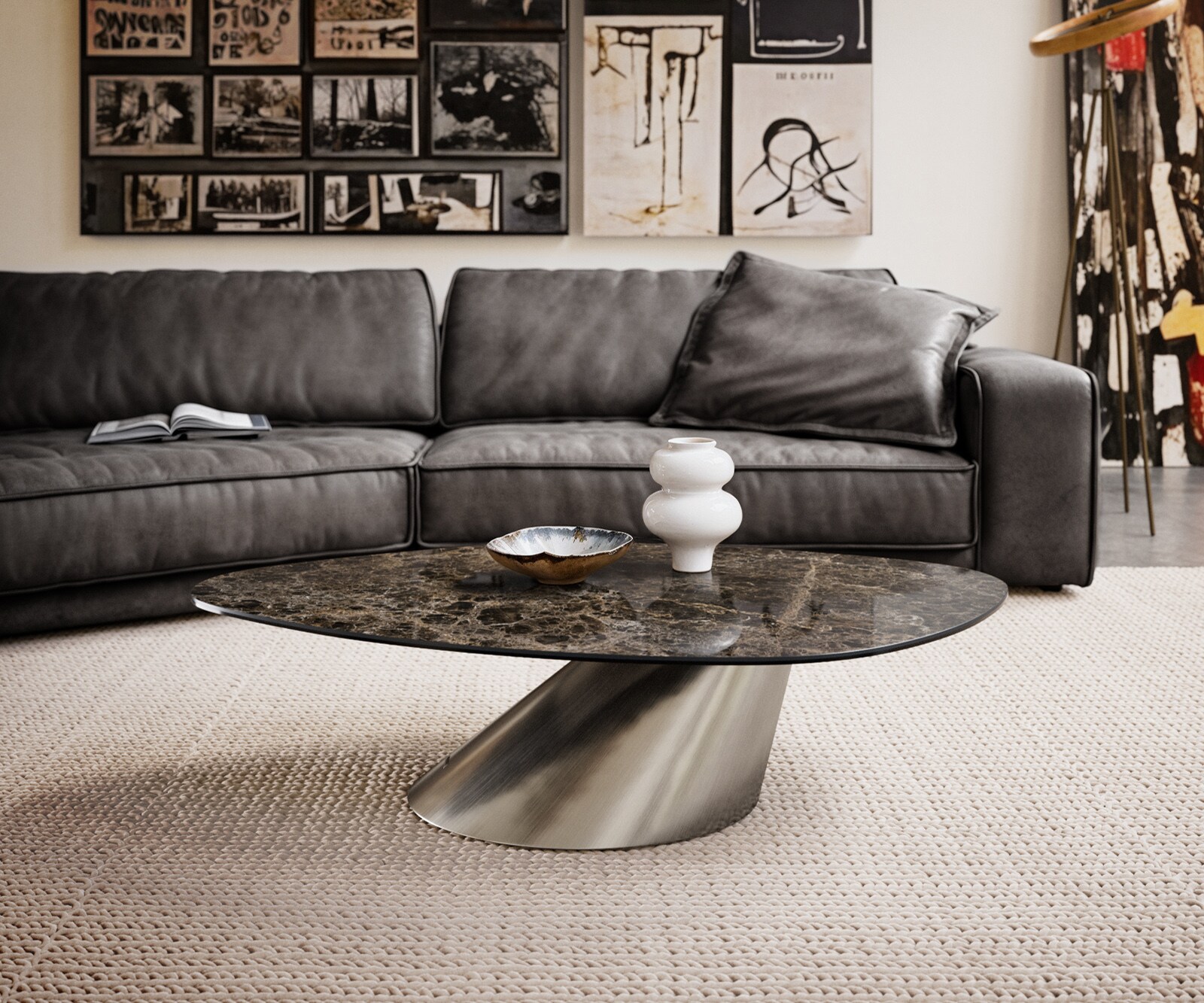 Salontafel Edge Organisch 140x76 cm keramiek Laminam® Emperador Extra Lucidato donkerbruin Conis geborsteld roestvrij staal