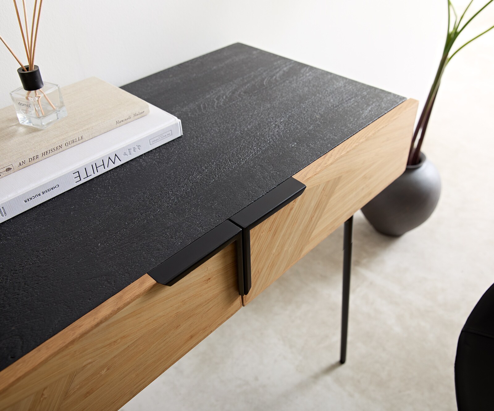 Nachtkastje Mikkusu 90x45 cm Bamboe Natural Mango Zwart 2 laden Metaal Zwart 3