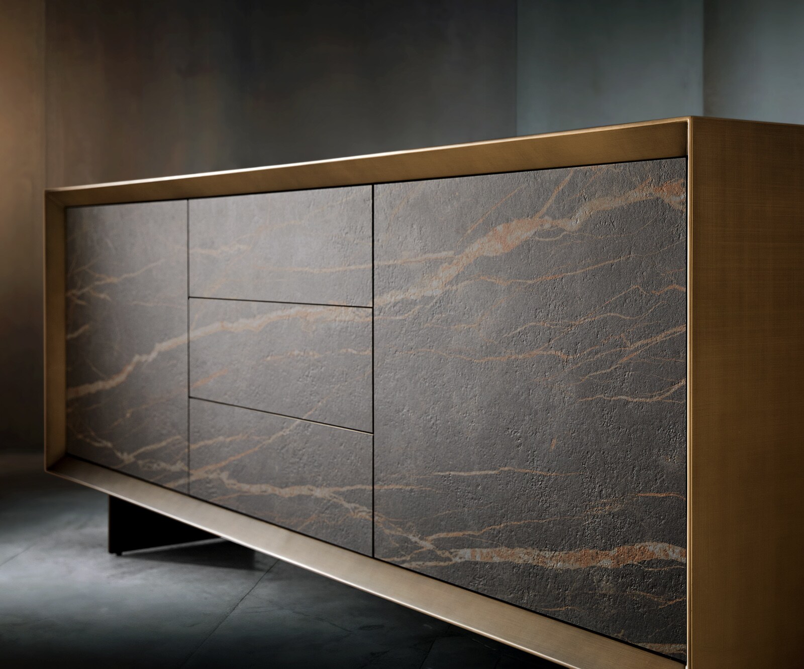 Dressoir Yori metaal goud 200 cm 2 deuren 3 lades zwevend metaal zwart keramiek Laminam®Noir Desir bruin  1 Dressoir Yori metaal goud 200 cm 2 deuren 3 lades zwevend metaal zwart keramiek Laminam®Noir Desir bruin  1