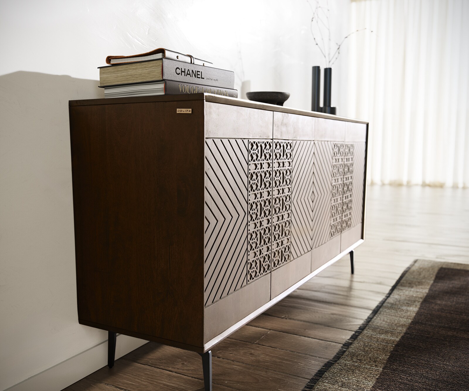 Dressoir Manjula 145 cm mango donkerbruin 4 deuren hoekpoot metaal zwart 3