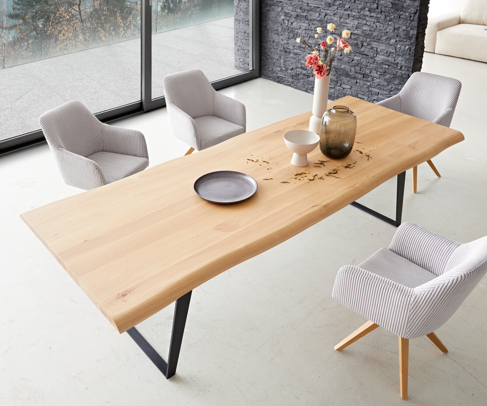 Eettafel Edge 260x100 eiken natuur metaal schuin zwart  Live-Edge 4