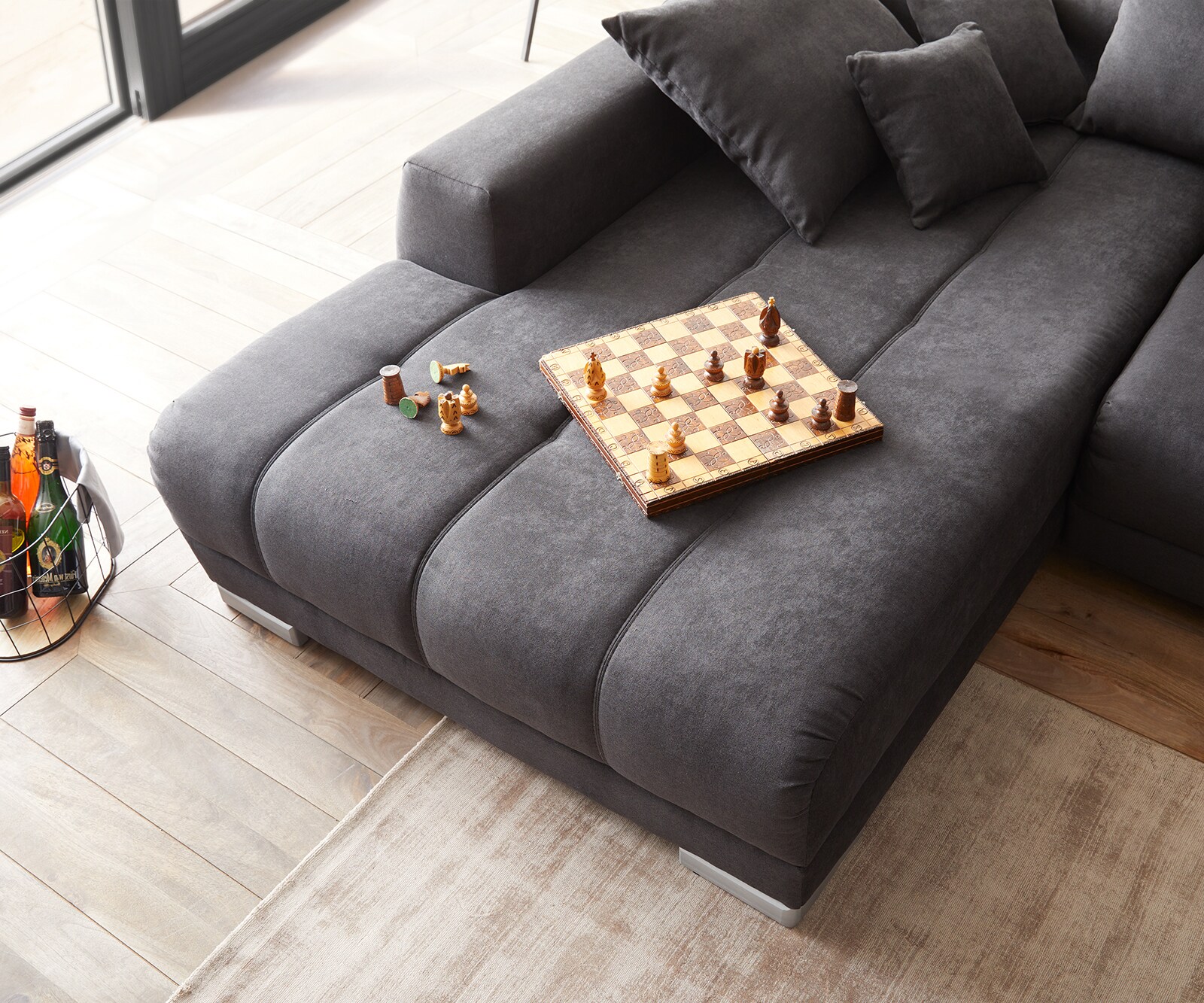 Hoekbank Nabor 300x230 cm microvezel zwart recamiere links incl. elektrische uittrekfunctie 4 Hoekbank Nabor 300x230 cm microvezel zwart recamiere links incl. elektrische uittrekfunctie 4