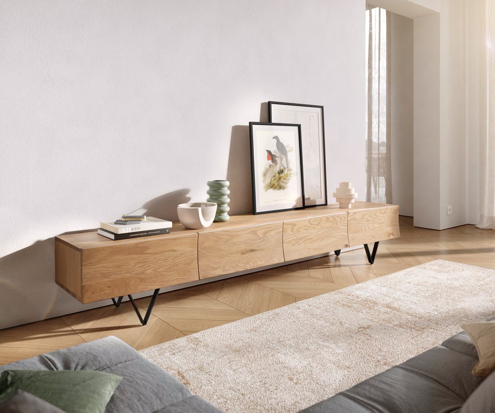 Tv-meubel Wyatt 220 cm eiken natuur 4 laden V-onderstel metaal zwart