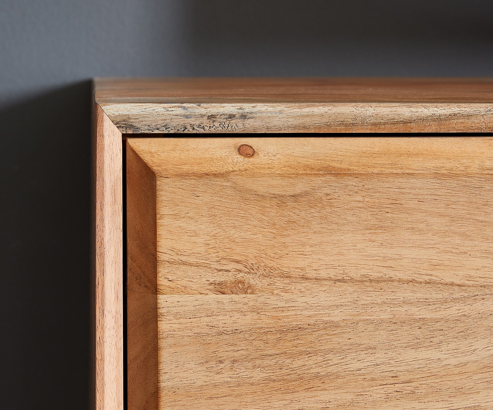 Tv-meubel Shari 160 cm natuur acacia 2 deuren 1 lade 1 plank Gehoekte basis roestvrij staal 3 Tv-meubel Shari 160 cm natuur acacia 2 deuren 1 lade 1 plank Gehoekte basis roestvrij staal 3