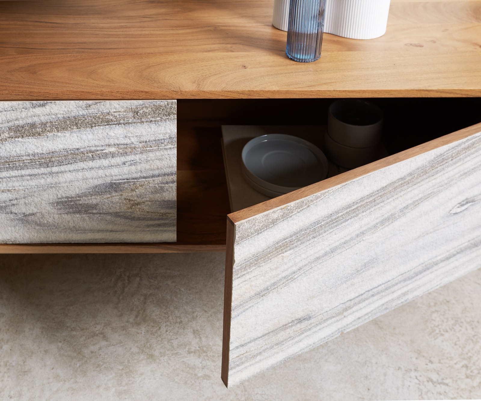 Tv-meubel Kleo 200 cm acacia natuur 4 deurs hoekvoet metaal zwart 5