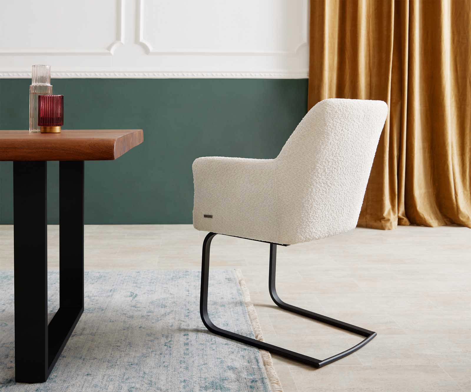 Sledemodel Xana-Flex met armleuning bouclé wit sledemodel vlak zwart pocketveer kern 4 Sledemodel Xana-Flex met armleuning bouclé wit sledemodel vlak zwart pocketveer kern 4