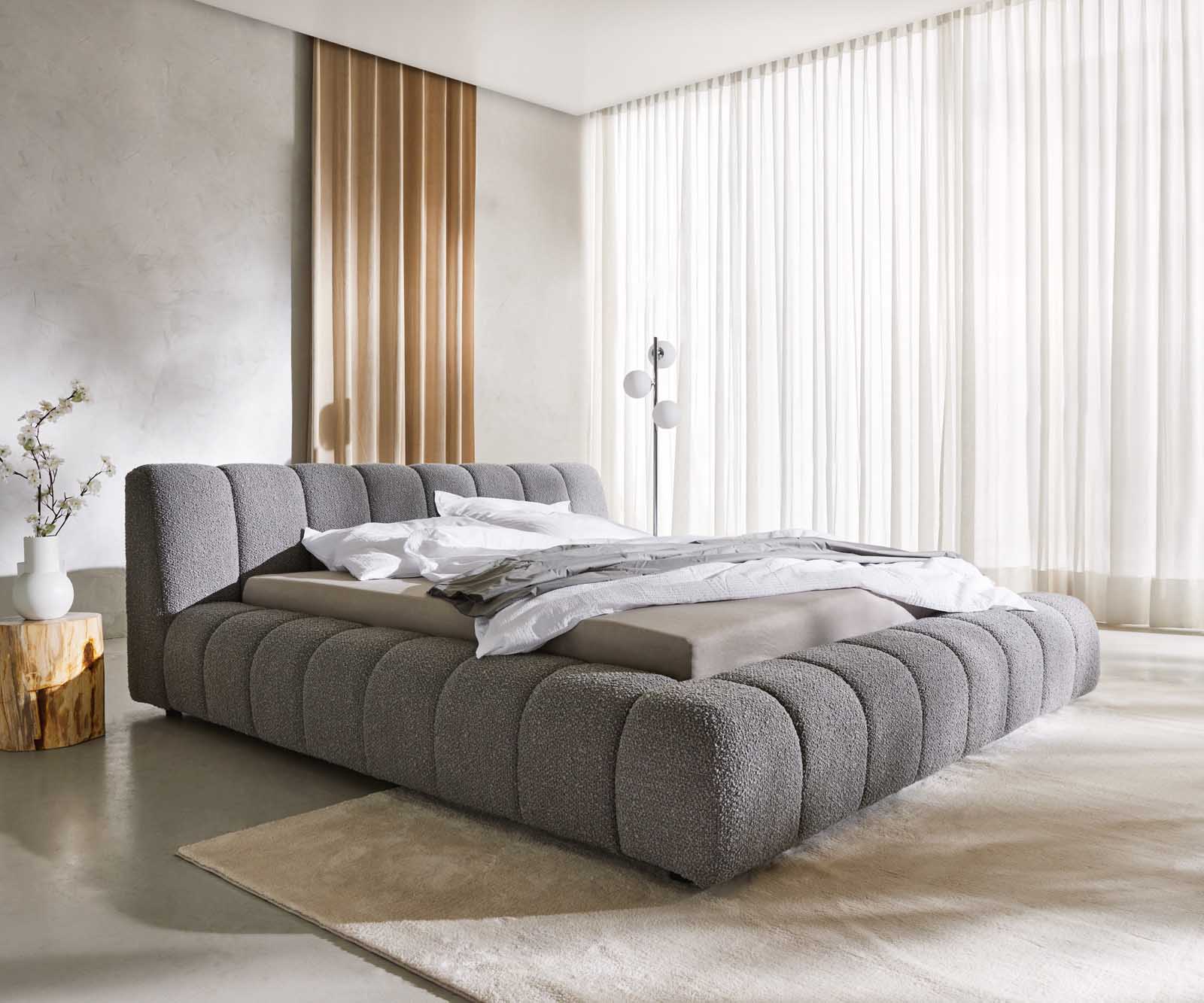 Gestoffeerd bedframe Cutio 180x200 cm Bouclé zilvergrijs Gestoffeerd bedframe Cutio 180x200 cm Bouclé zilvergrijs