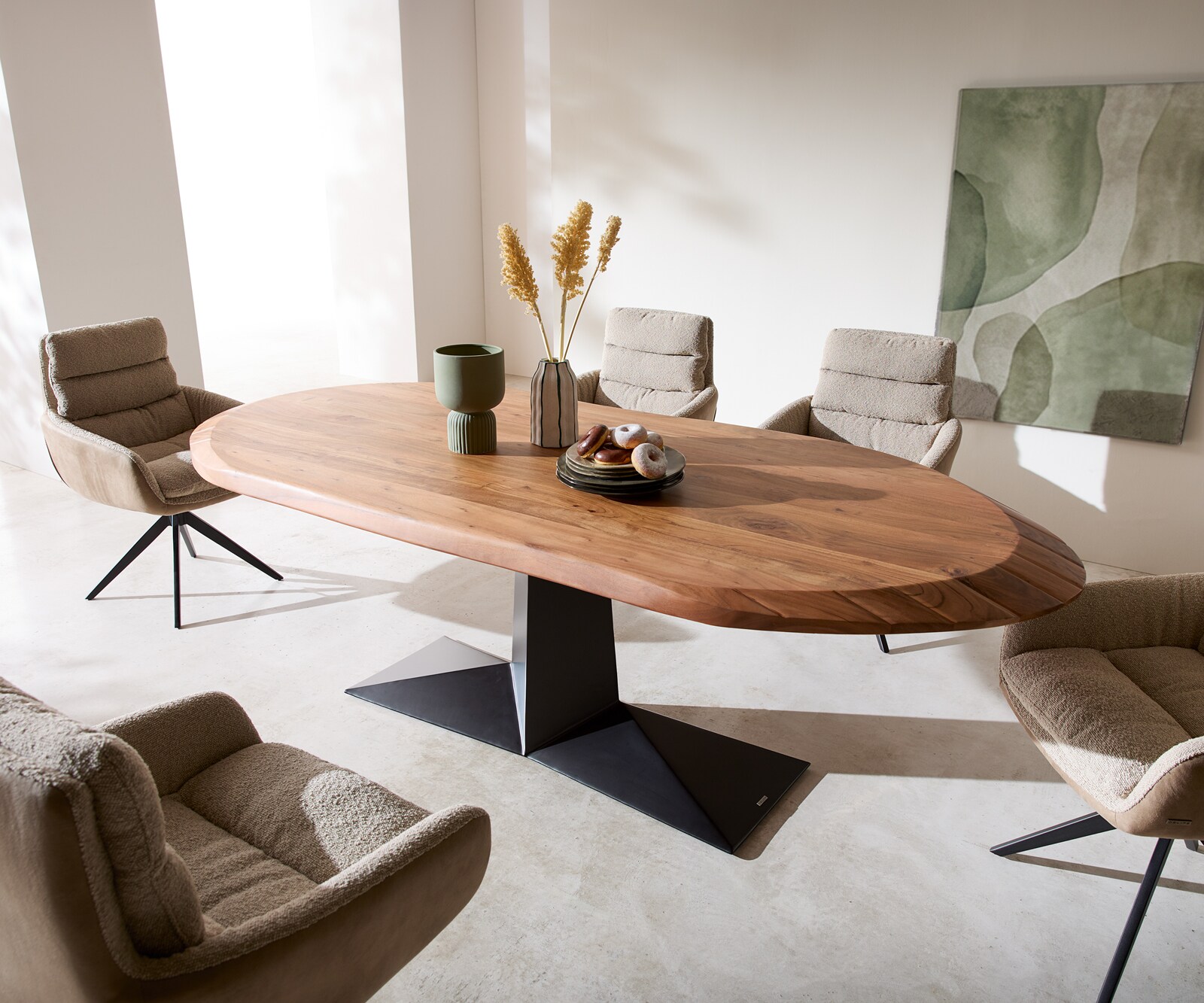 Eettafel Aithon 240x105 cm acacia bruin metalen onderstel zwart ovaal