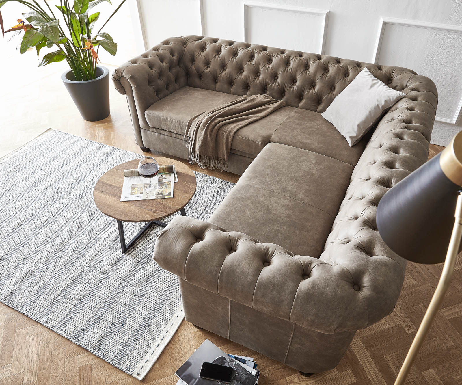 Hoekbank Chesterfield 209x200 cm cm taupe gewatteerd  1 Hoekbank Chesterfield 209x200 cm cm taupe gewatteerd  1