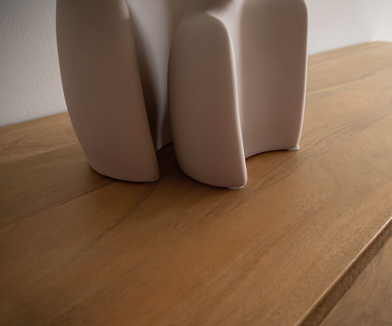 Hoge kast Kayu 115x150 cm acacia natuur 2 glazen deuren V-poot 3 Hoge kast Kayu 115x150 cm acacia natuur 2 glazen deuren V-poot 3