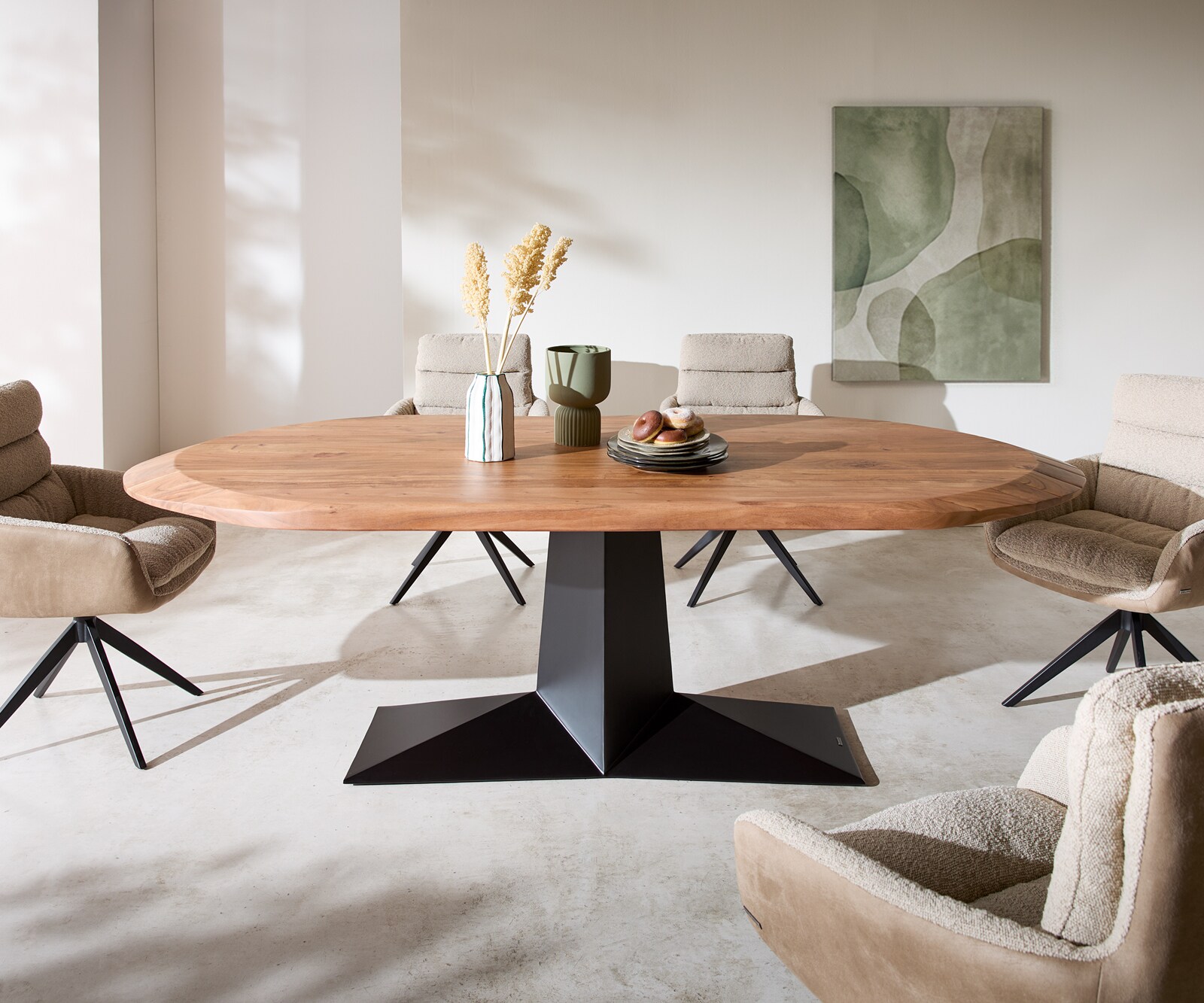 Eettafel Aithon 240x105 cm acacia bruin metalen onderstel zwart ovaal 3