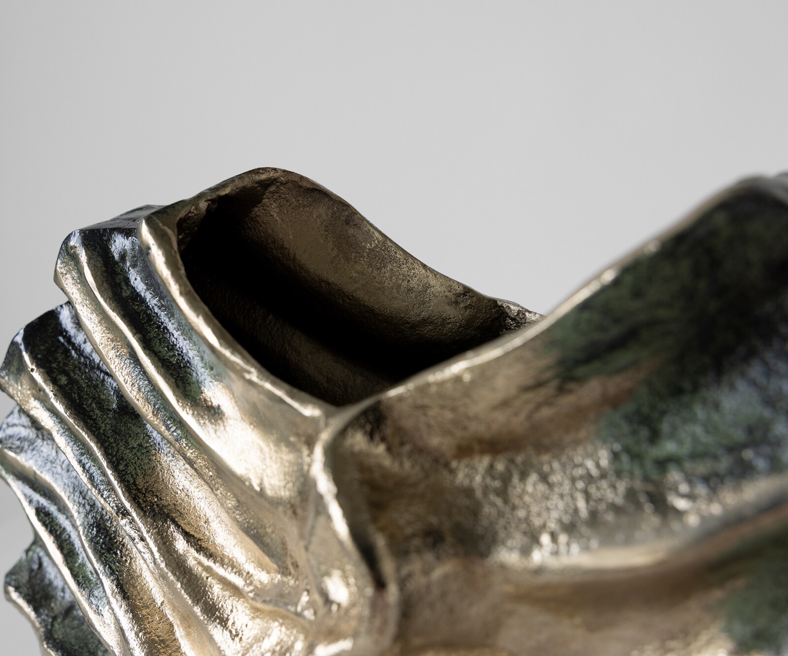 Vaas Nerina B47 x D18 x H42 cm Aluminium Verde Antico Handgemaakt 5