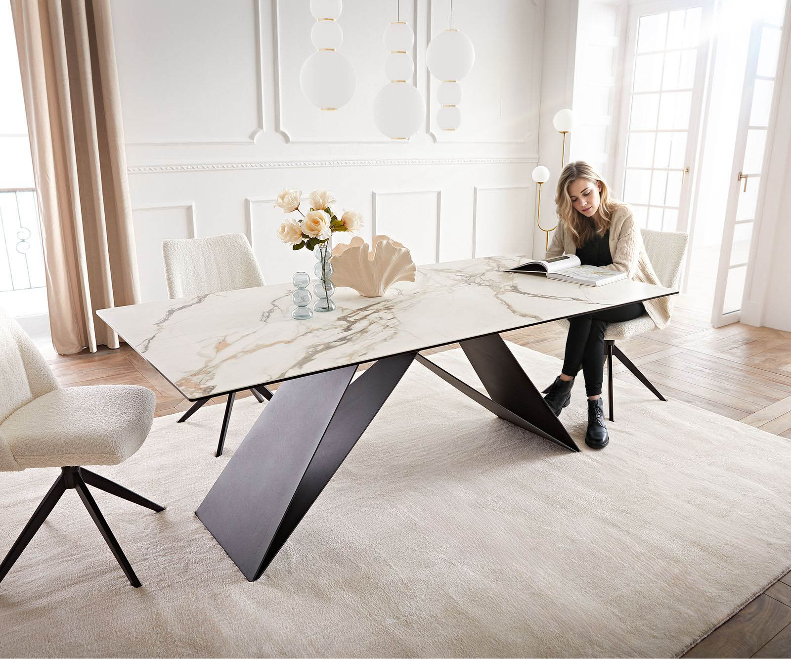 Eetkamertafel Edge 200x100 keramiek Calacatta Luxe wit-goud-grijs V-frame vlak staal zwart 1