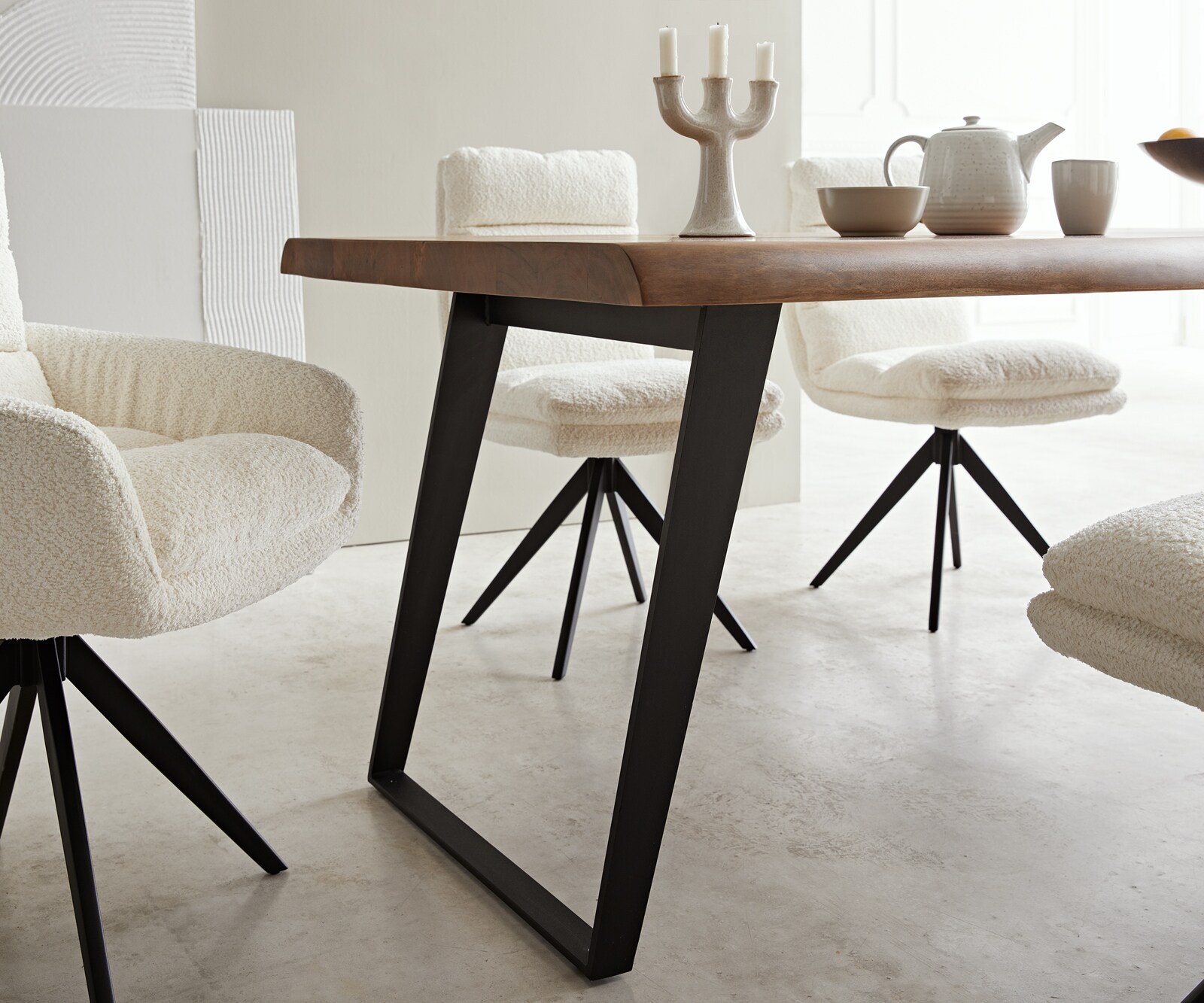 Eettafel Edge 200x100 XL acacia bruin metaal schuin Live-Edge 5