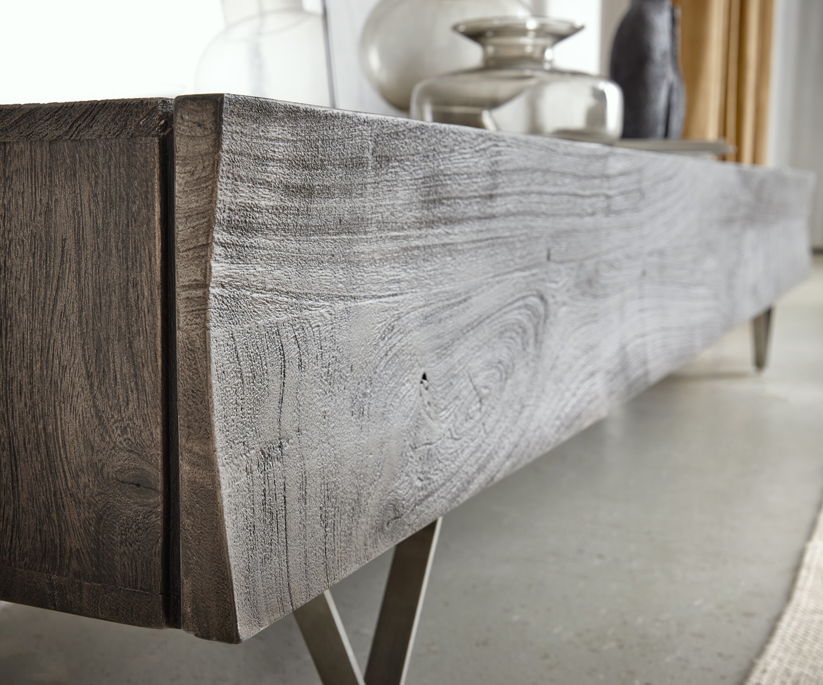 Tv-meubel Wyatt 220 cm acacia platina 4 laden V-poot roestvrij staal 4 Tv-meubel Wyatt 220 cm acacia platina 4 laden V-poot roestvrij staal 4